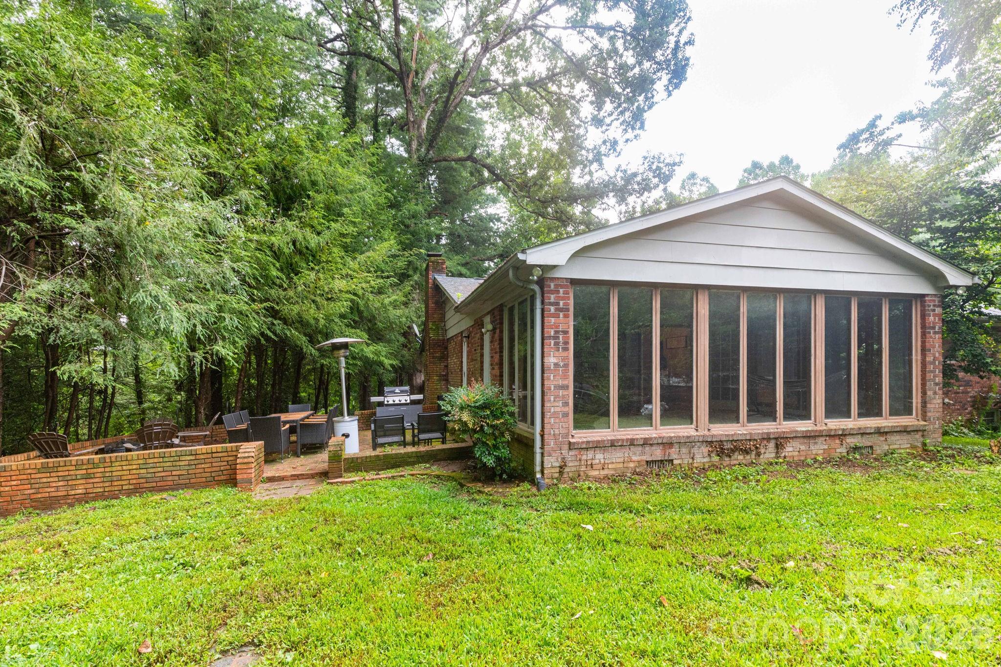 936 Toxaway Drive — Hendersonville
