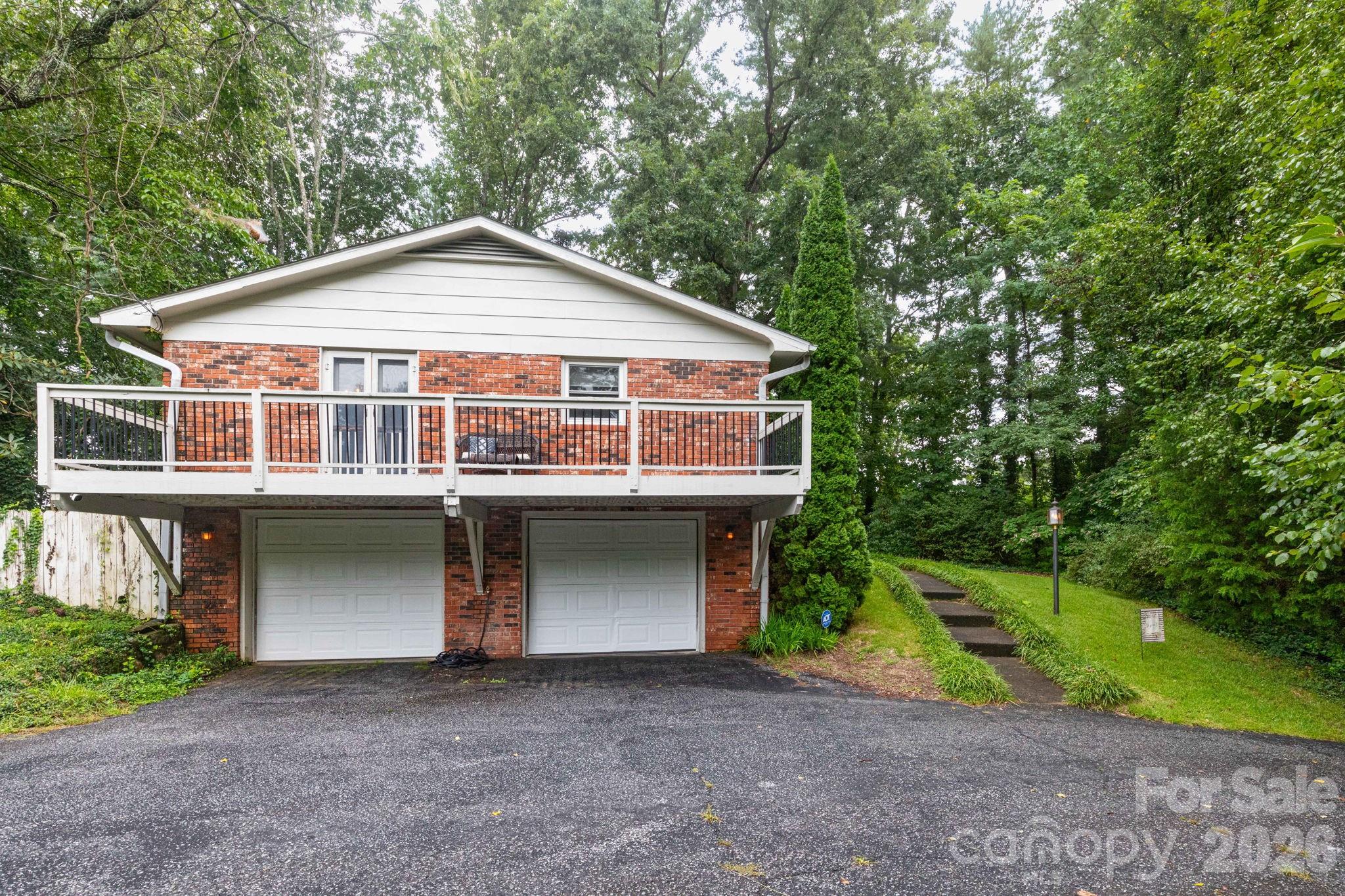 936 Toxaway Drive — Hendersonville
