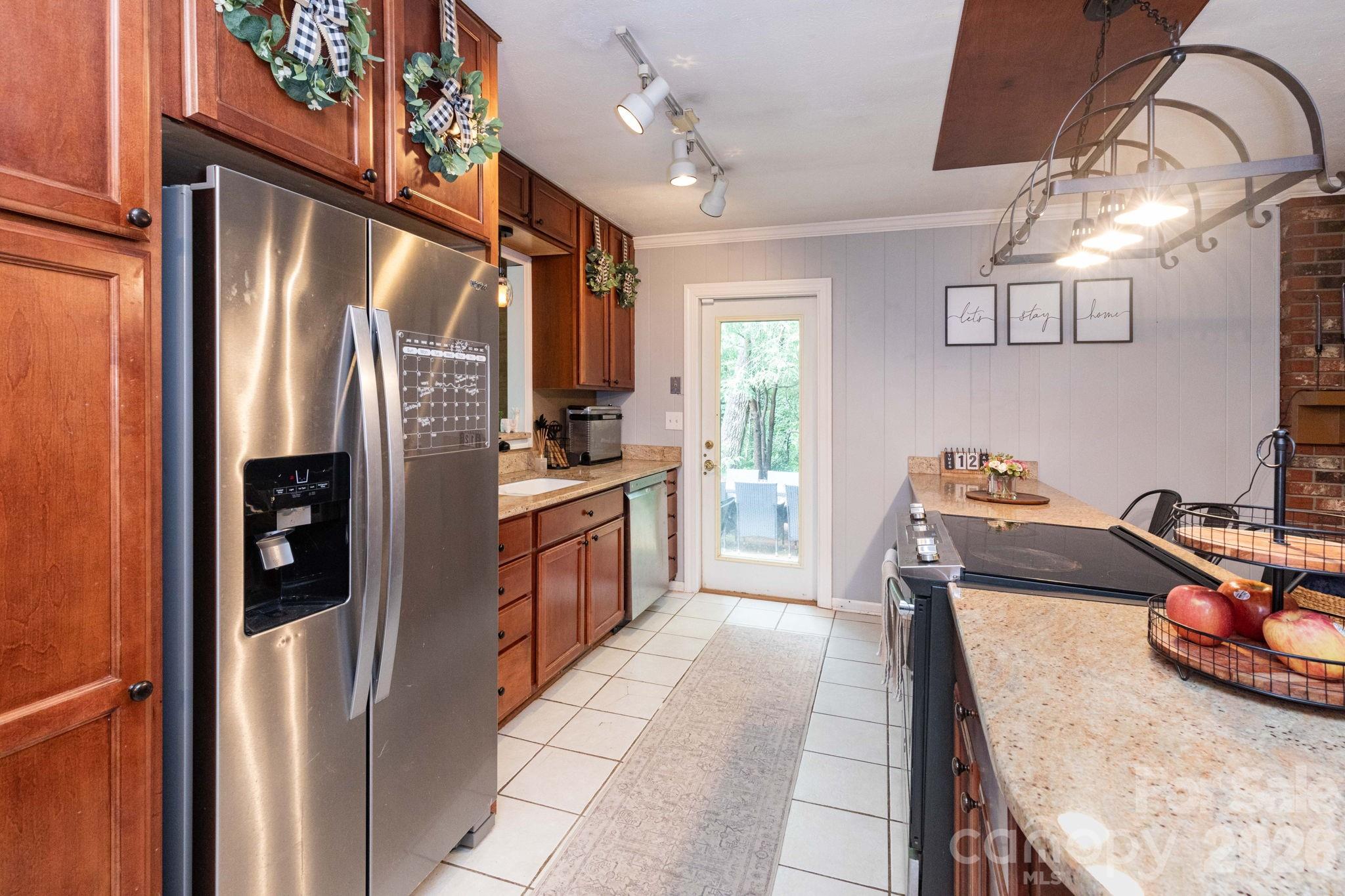 936 Toxaway Drive — Hendersonville