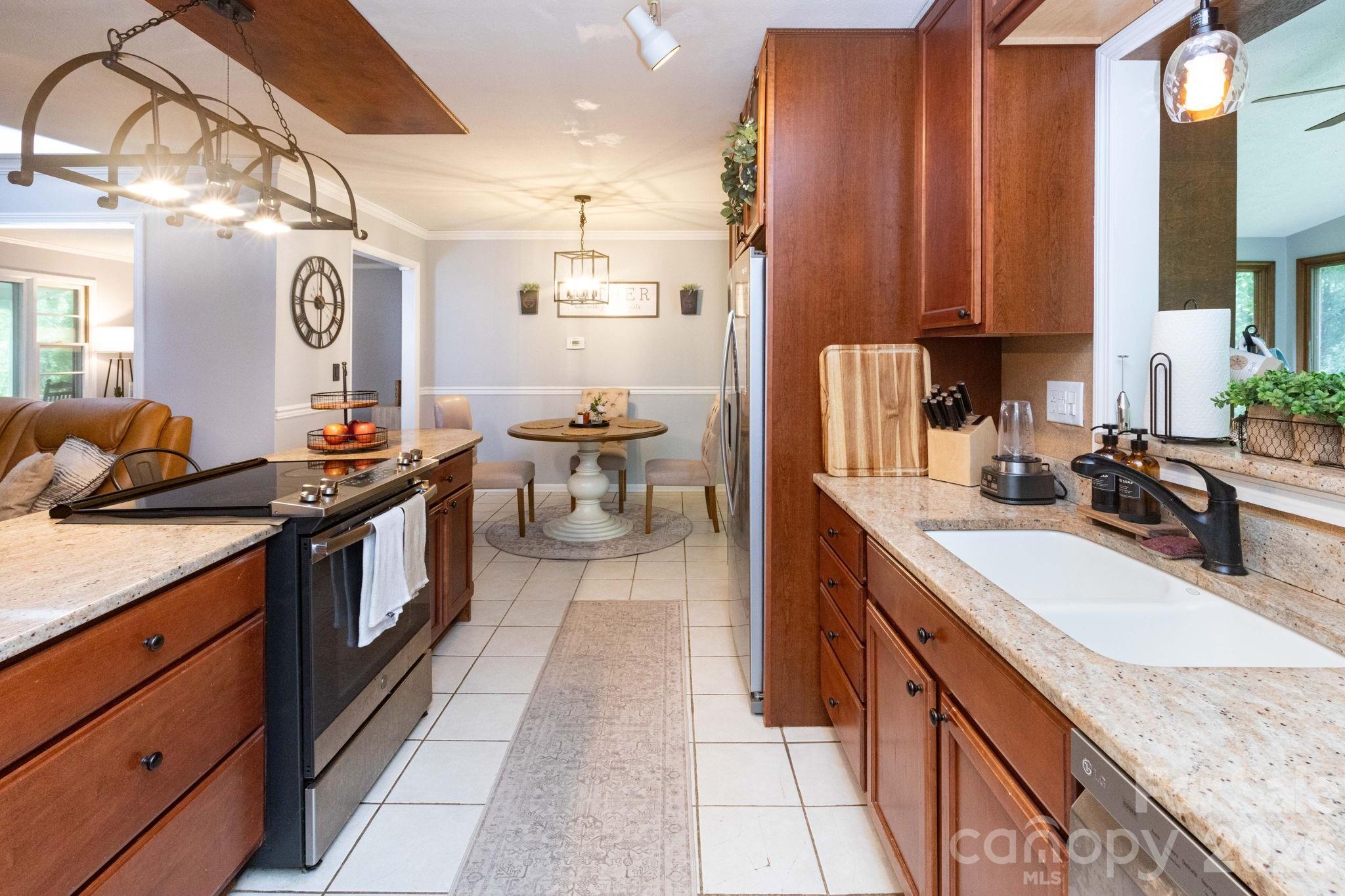 936 Toxaway Drive — Hendersonville