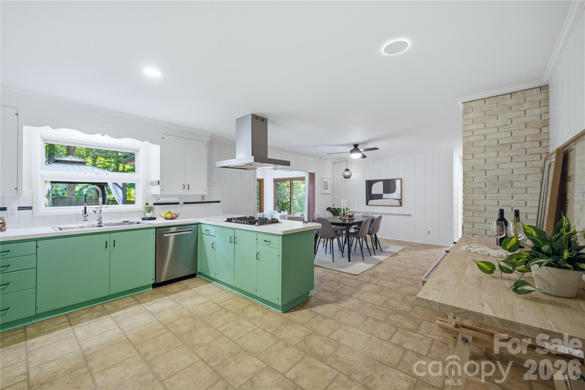 7008 Linda Lake Drive — Charlotte