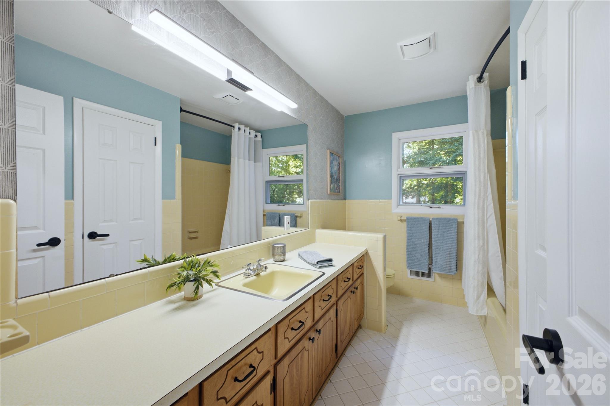 7008 Linda Lake Drive — Charlotte