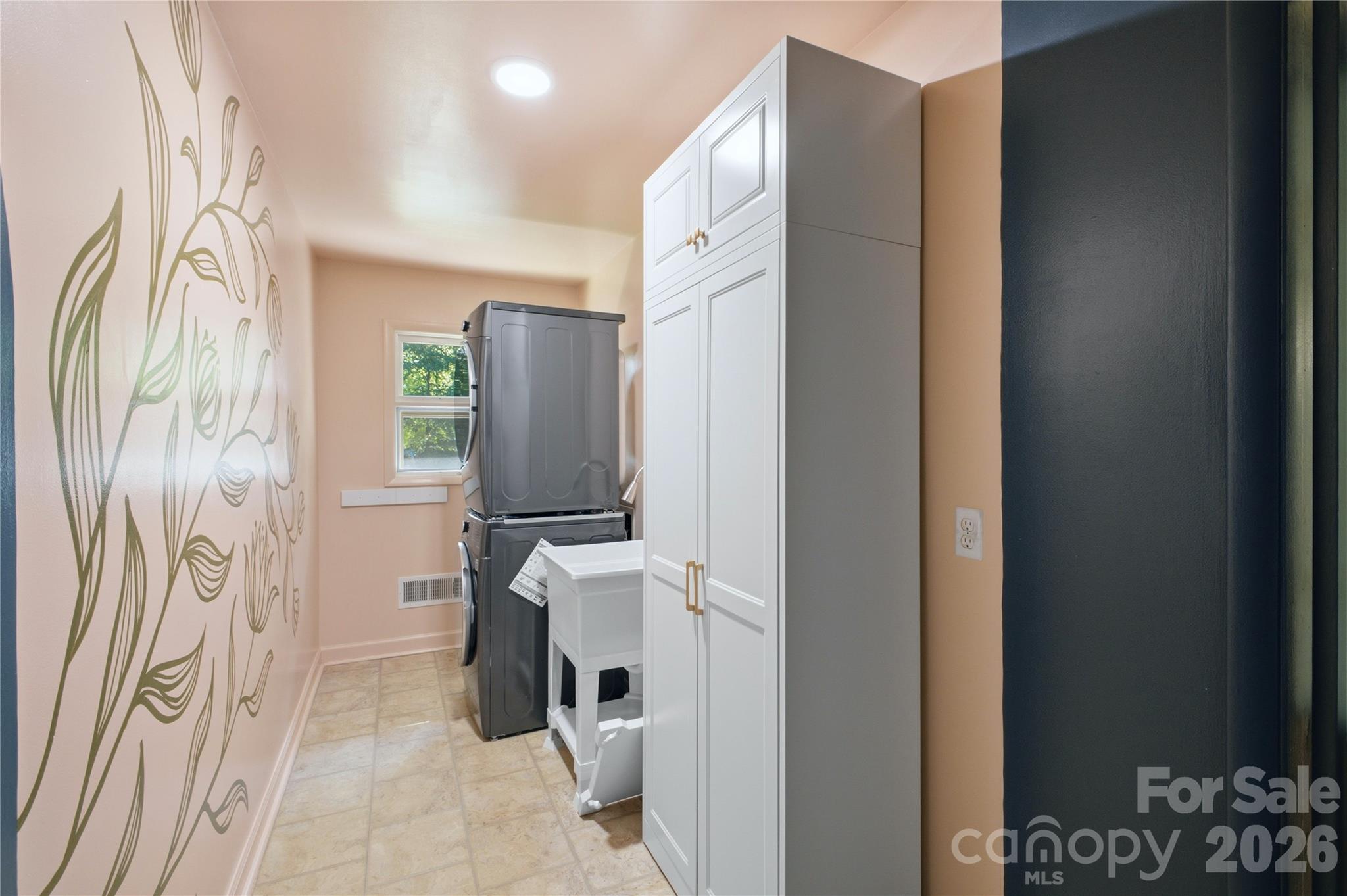 7008 Linda Lake Drive — Charlotte