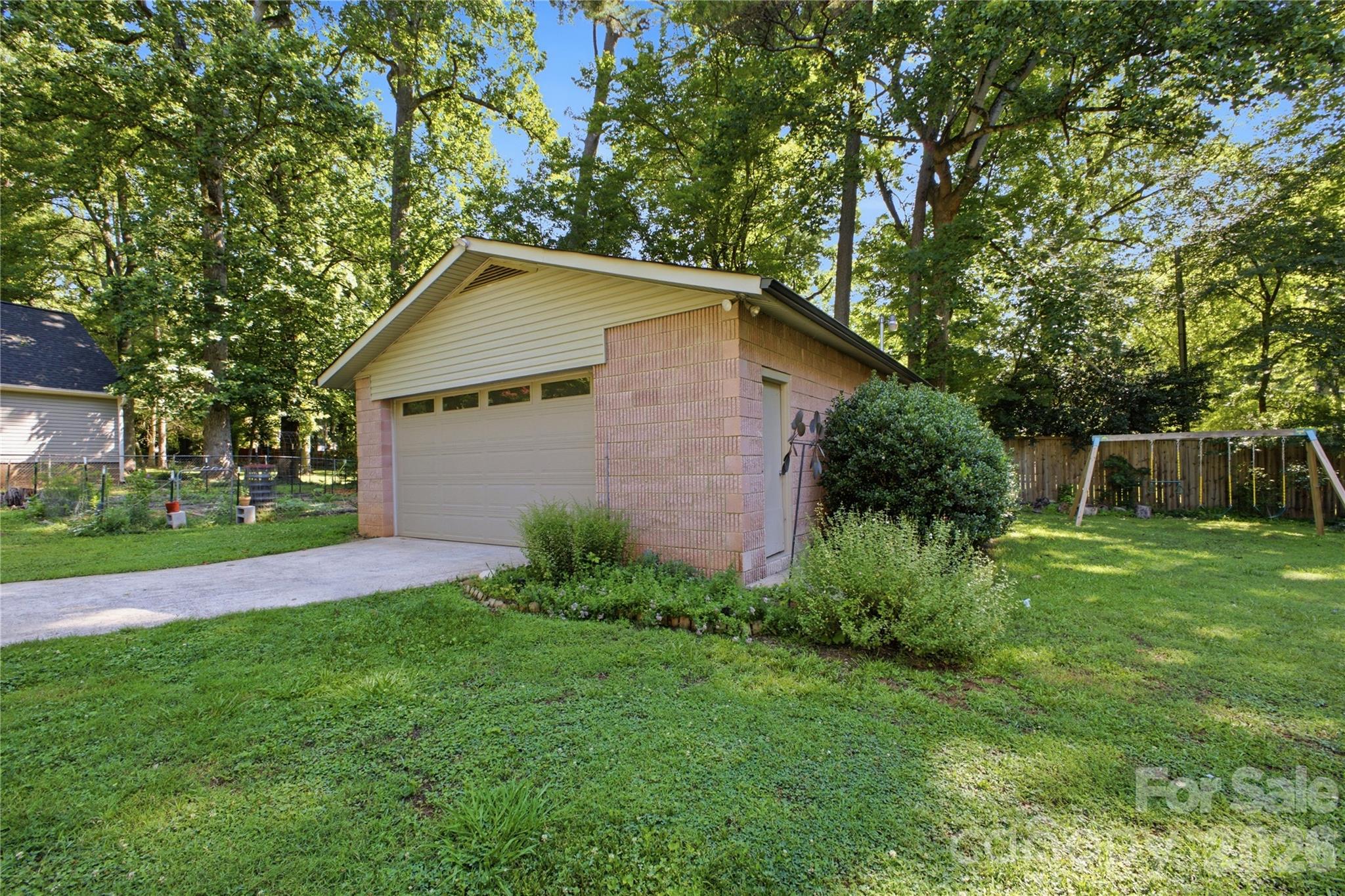 7008 Linda Lake Drive — Charlotte