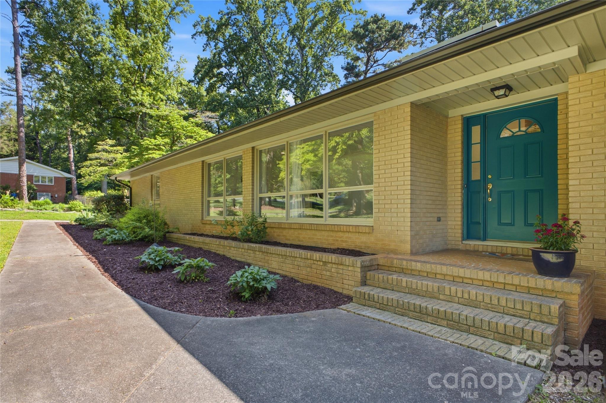 7008 Linda Lake Drive — Charlotte