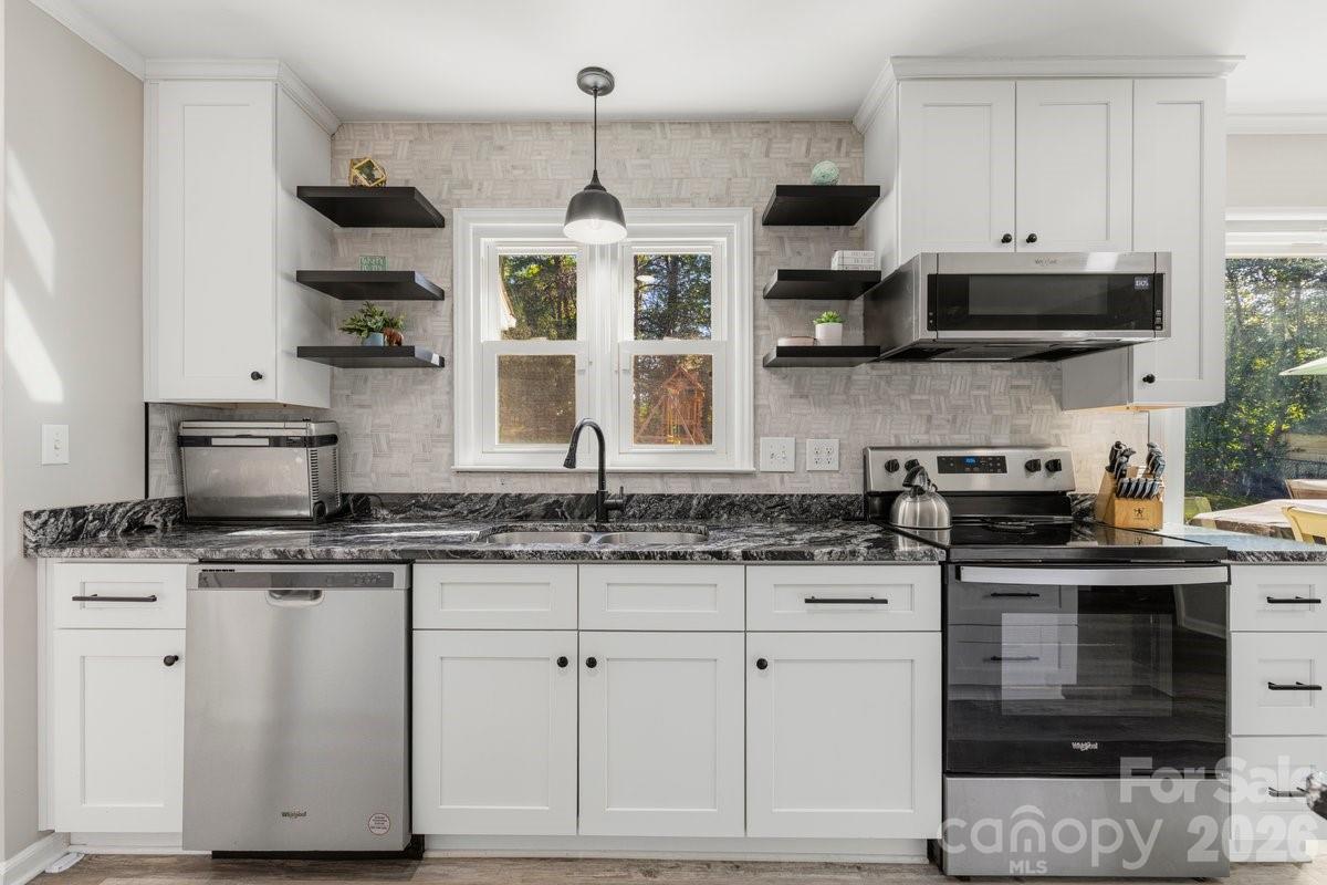 1171 37th Avenue Drive NE — Hickory