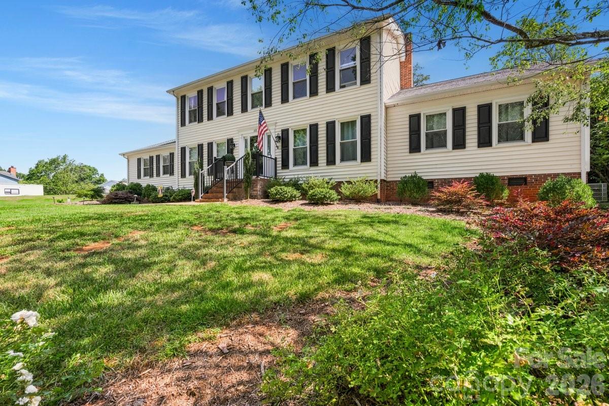 1171 37th Avenue Drive NE — Hickory