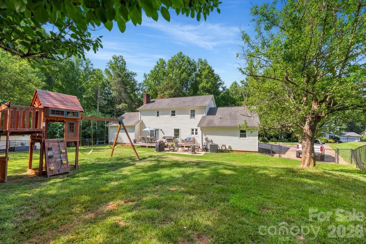 1171 37th Avenue Drive NE — Hickory