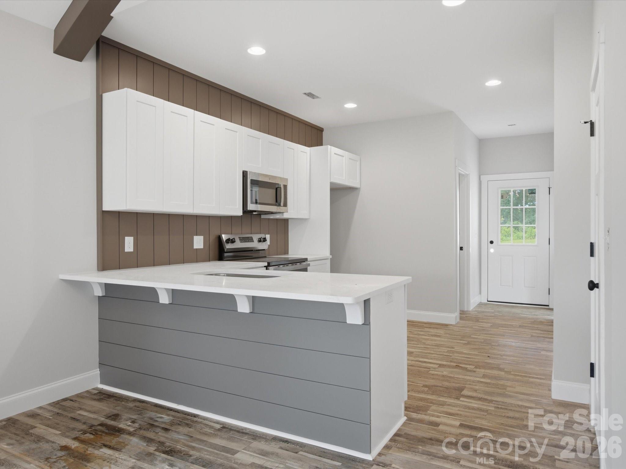 1432 Blackbird Drive — Clover