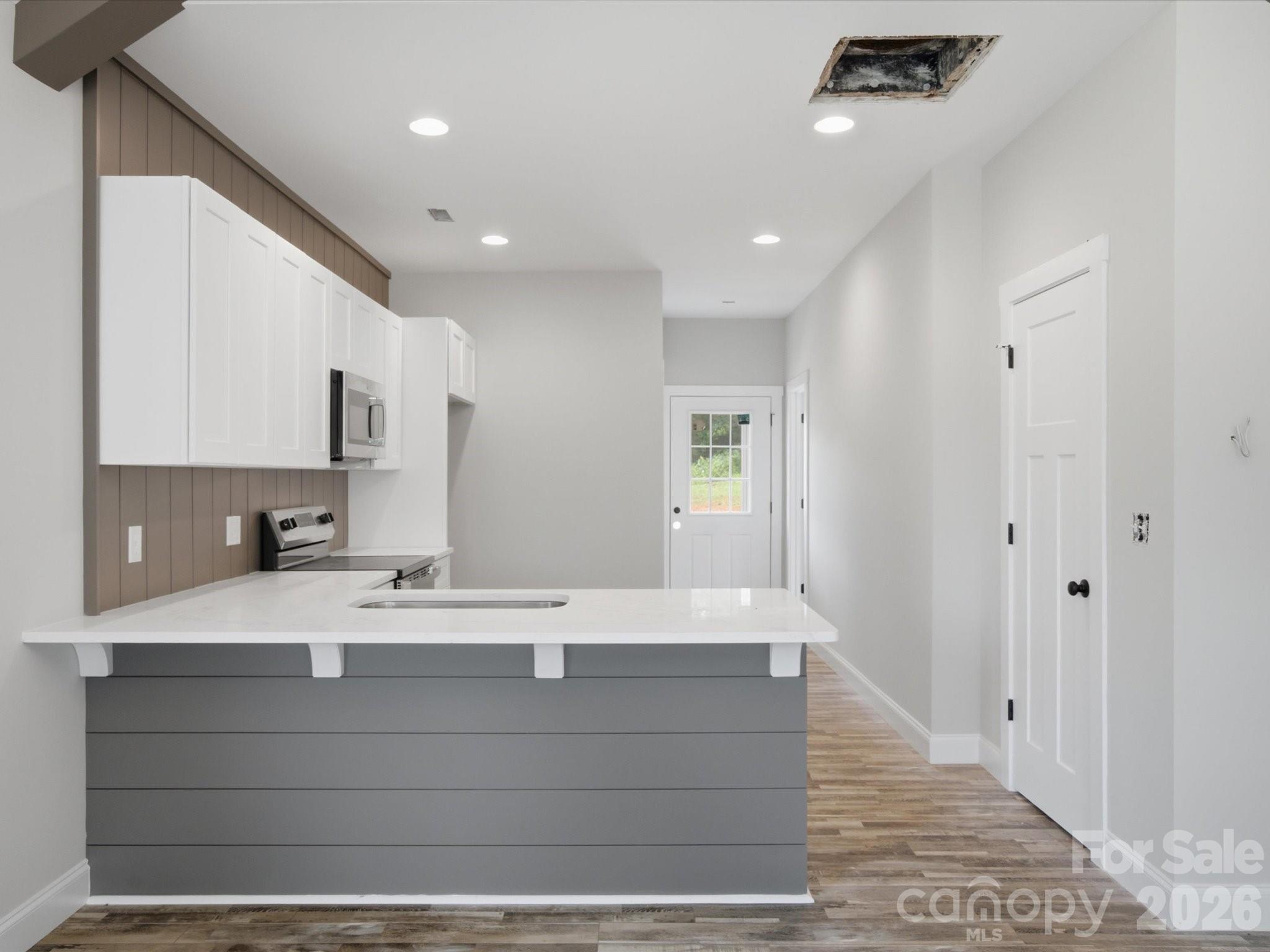 1432 Blackbird Drive — Clover