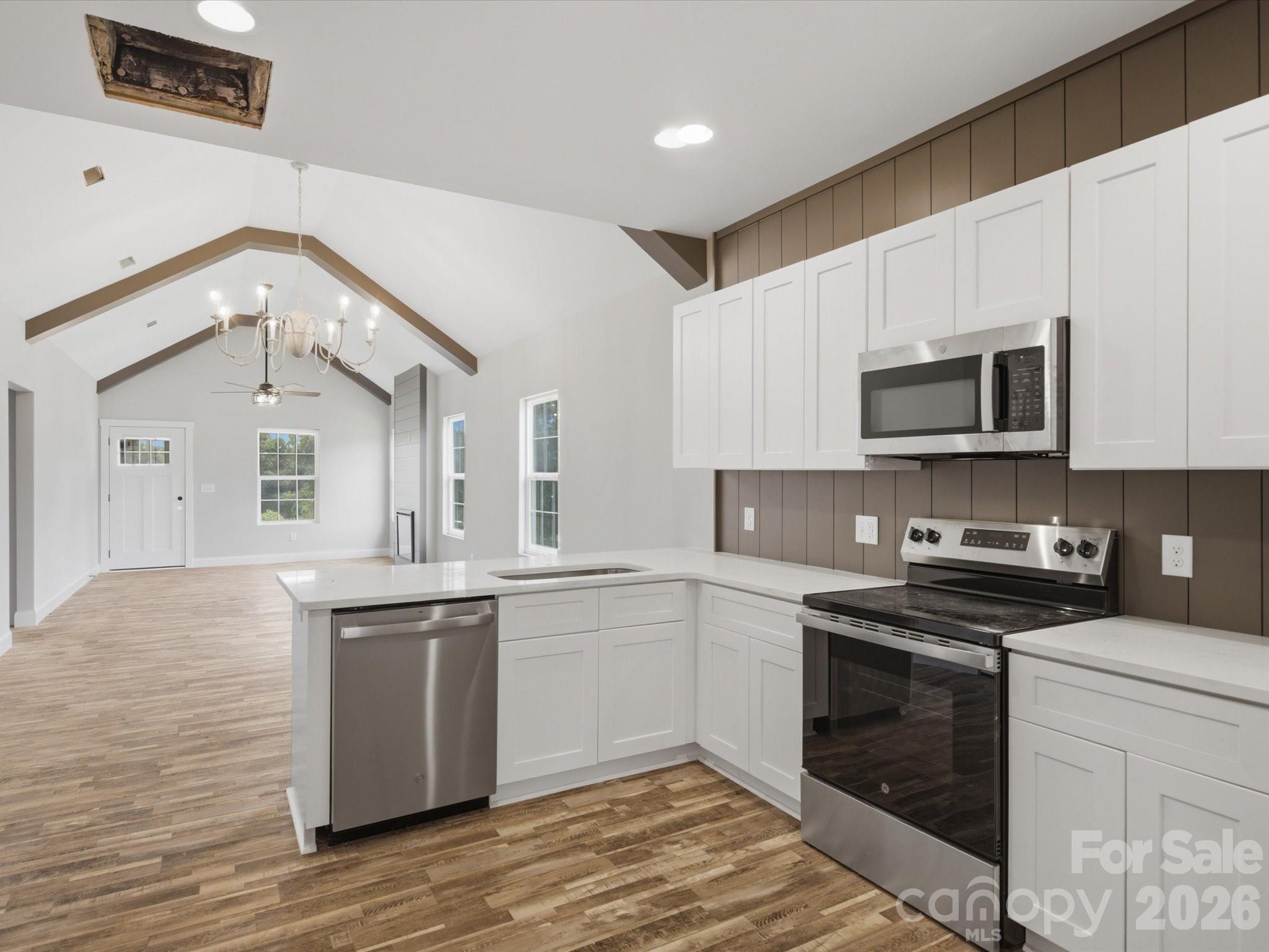 1432 Blackbird Drive — Clover