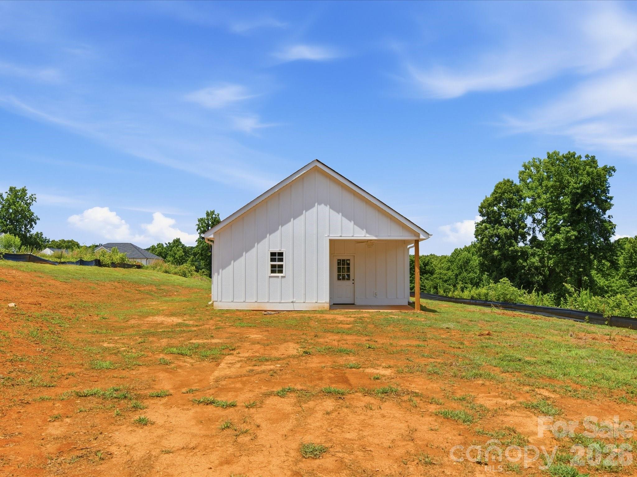 1432 Blackbird Drive — Clover
