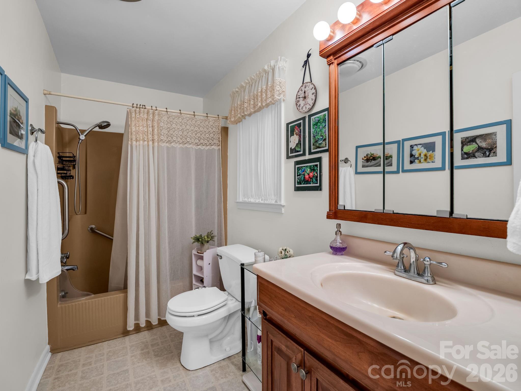390 Mountain Laurel Drive — Columbus