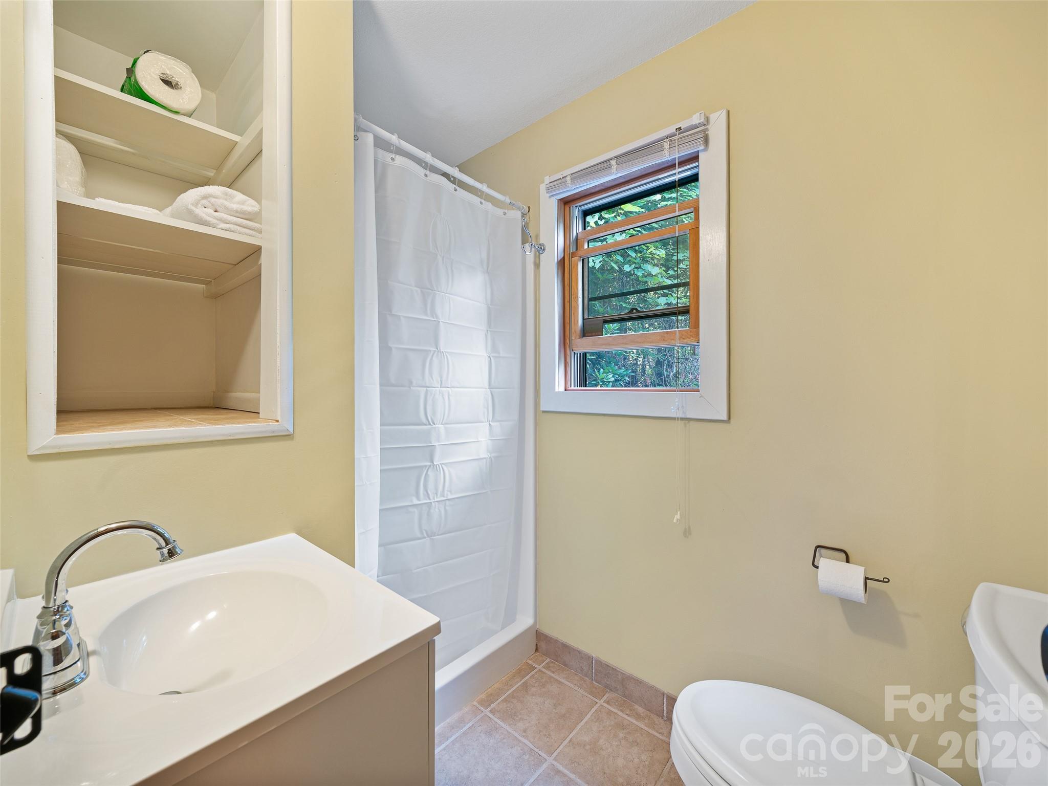 262 Little Pond Drive — Burnsville