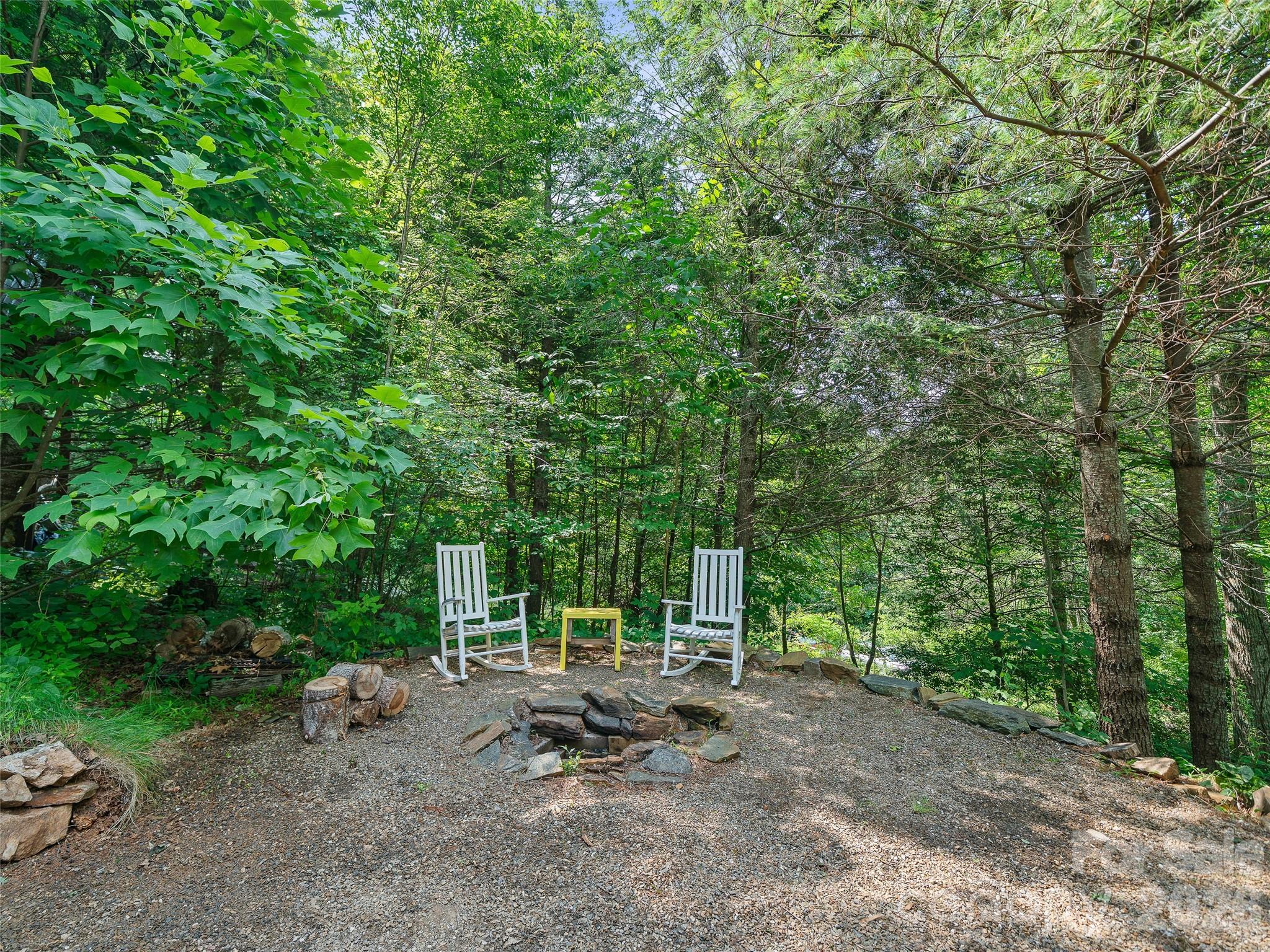 262 Little Pond Drive — Burnsville