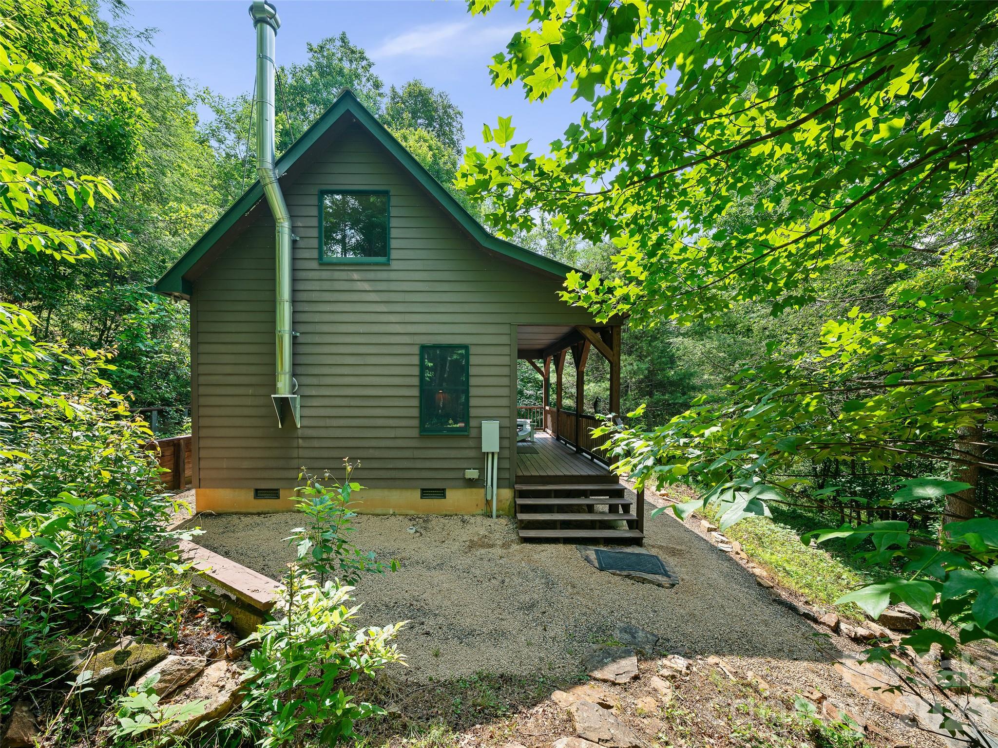 262 Little Pond Drive — Burnsville