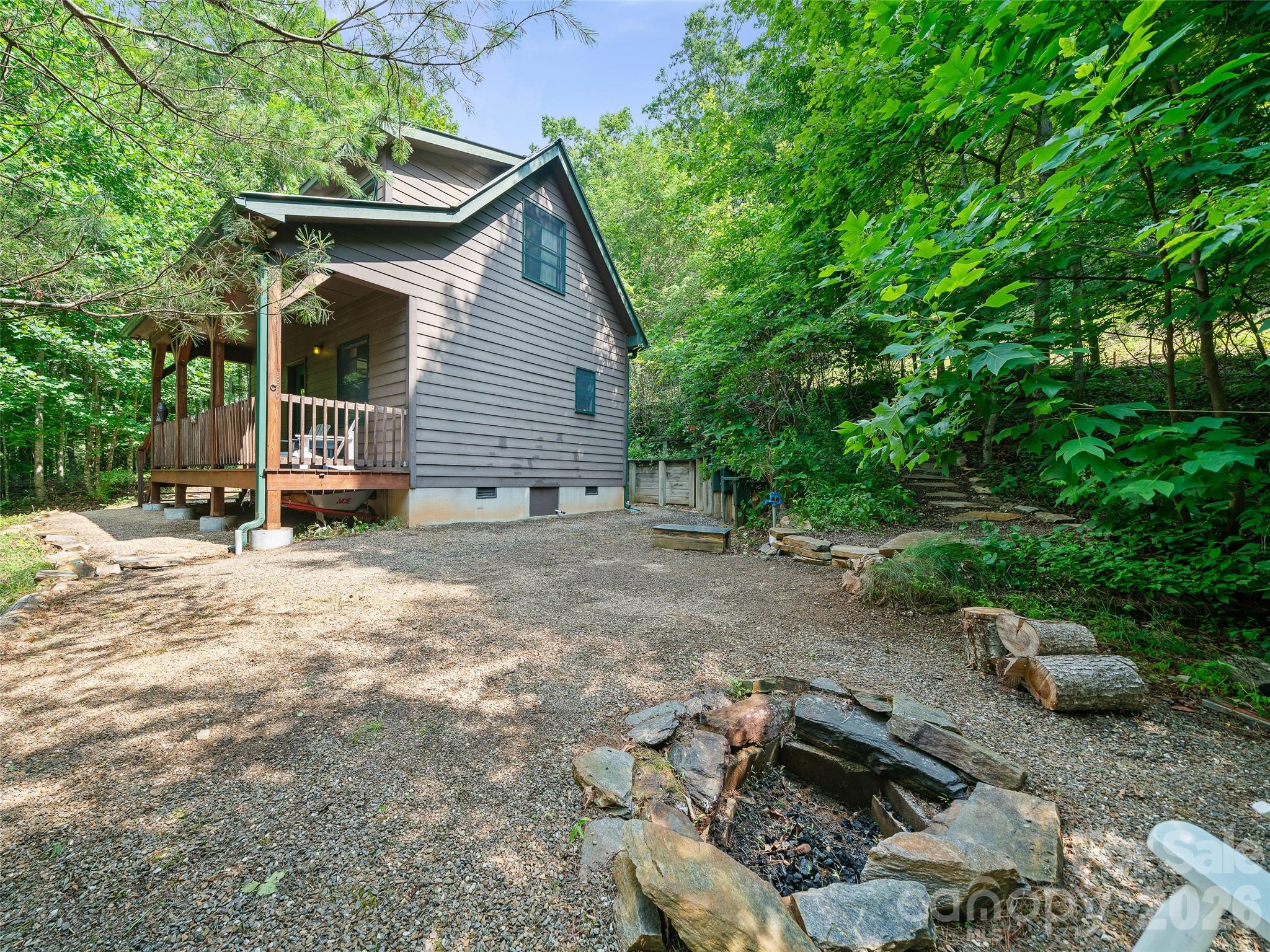 262 Little Pond Drive — Burnsville