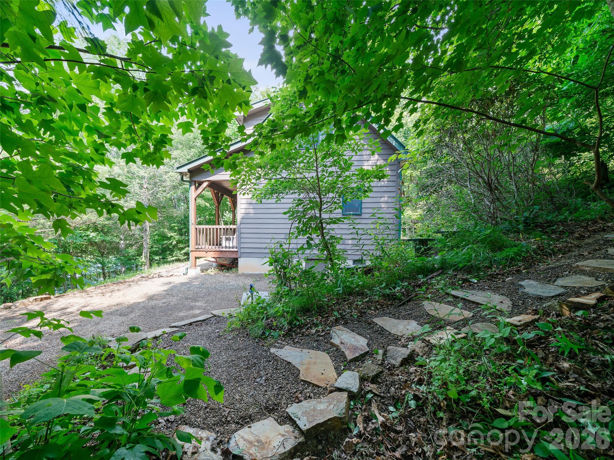 262 Little Pond Drive — Burnsville