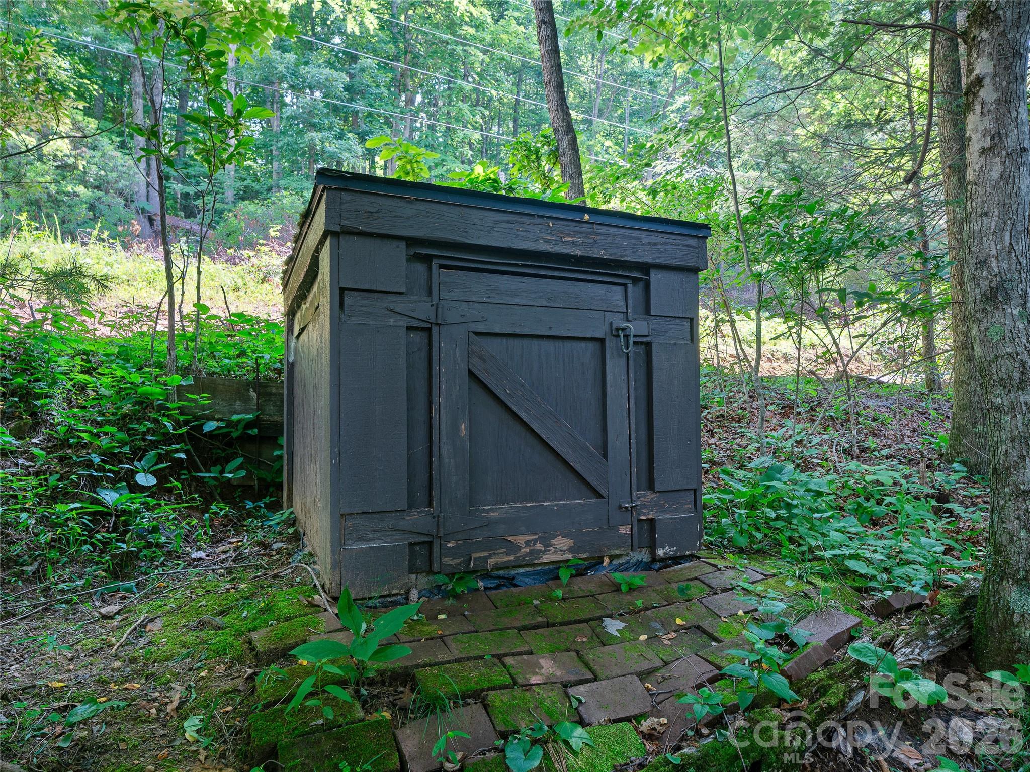 262 Little Pond Drive — Burnsville