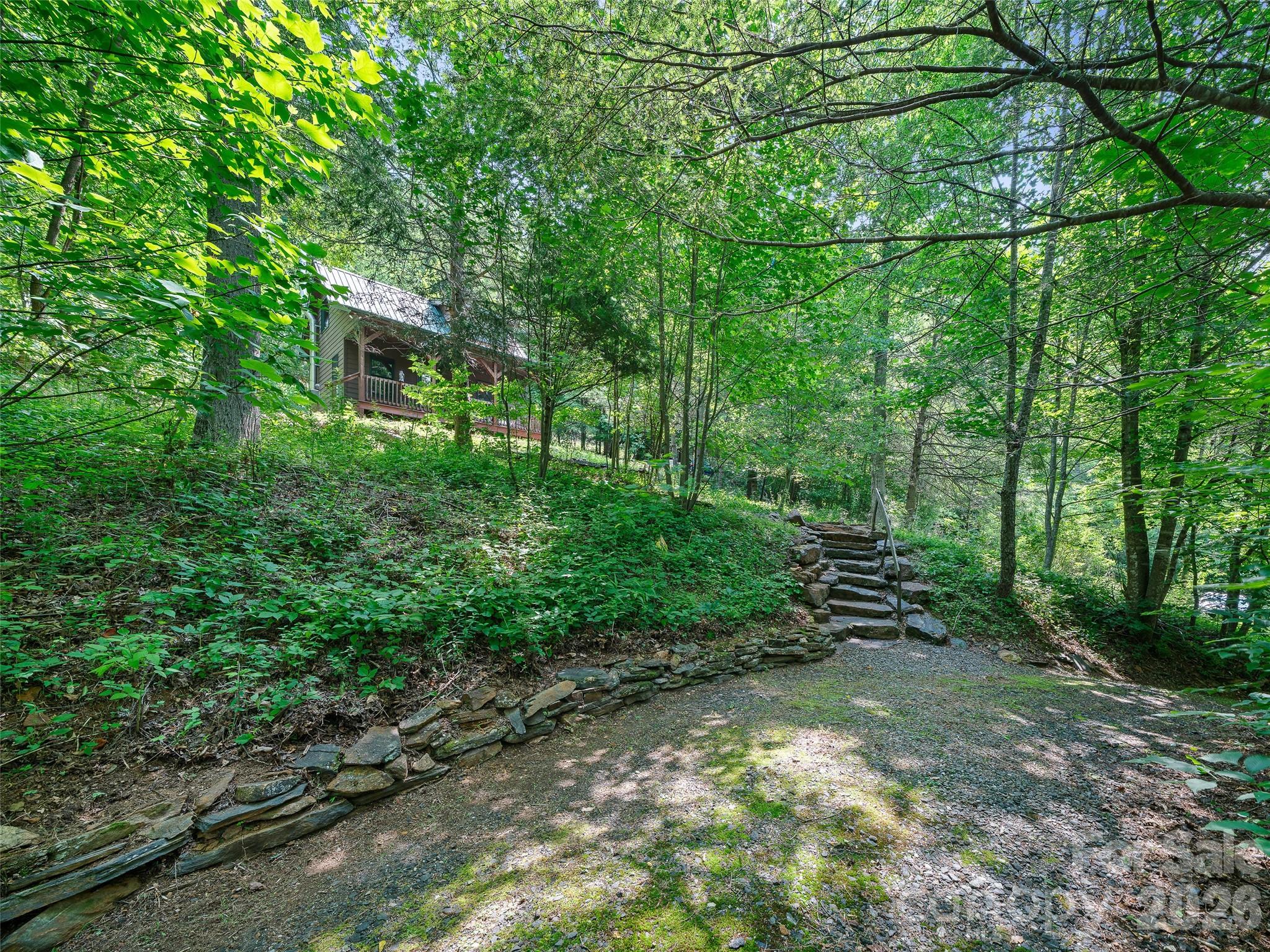 262 Little Pond Drive — Burnsville