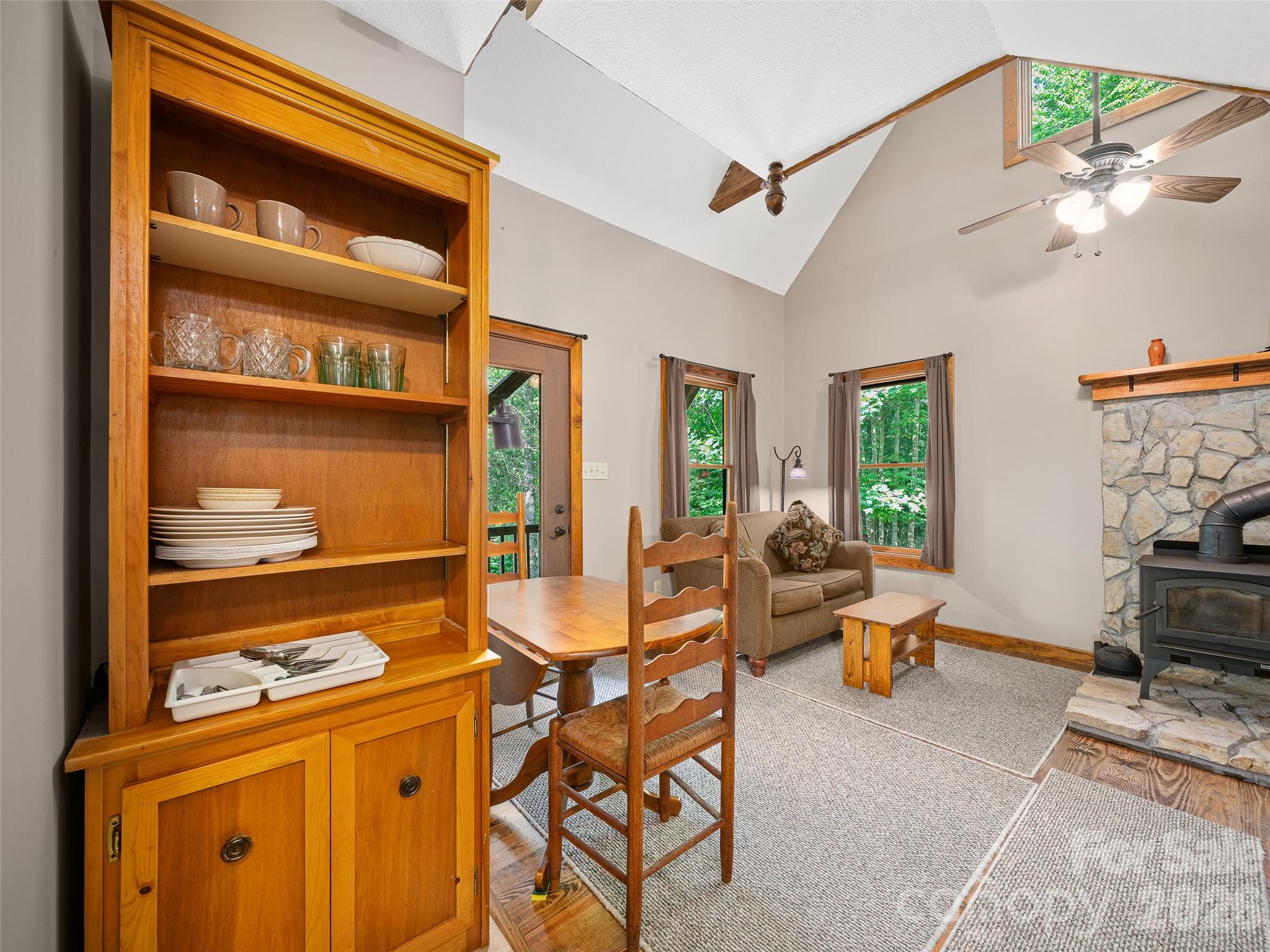 262 Little Pond Drive — Burnsville