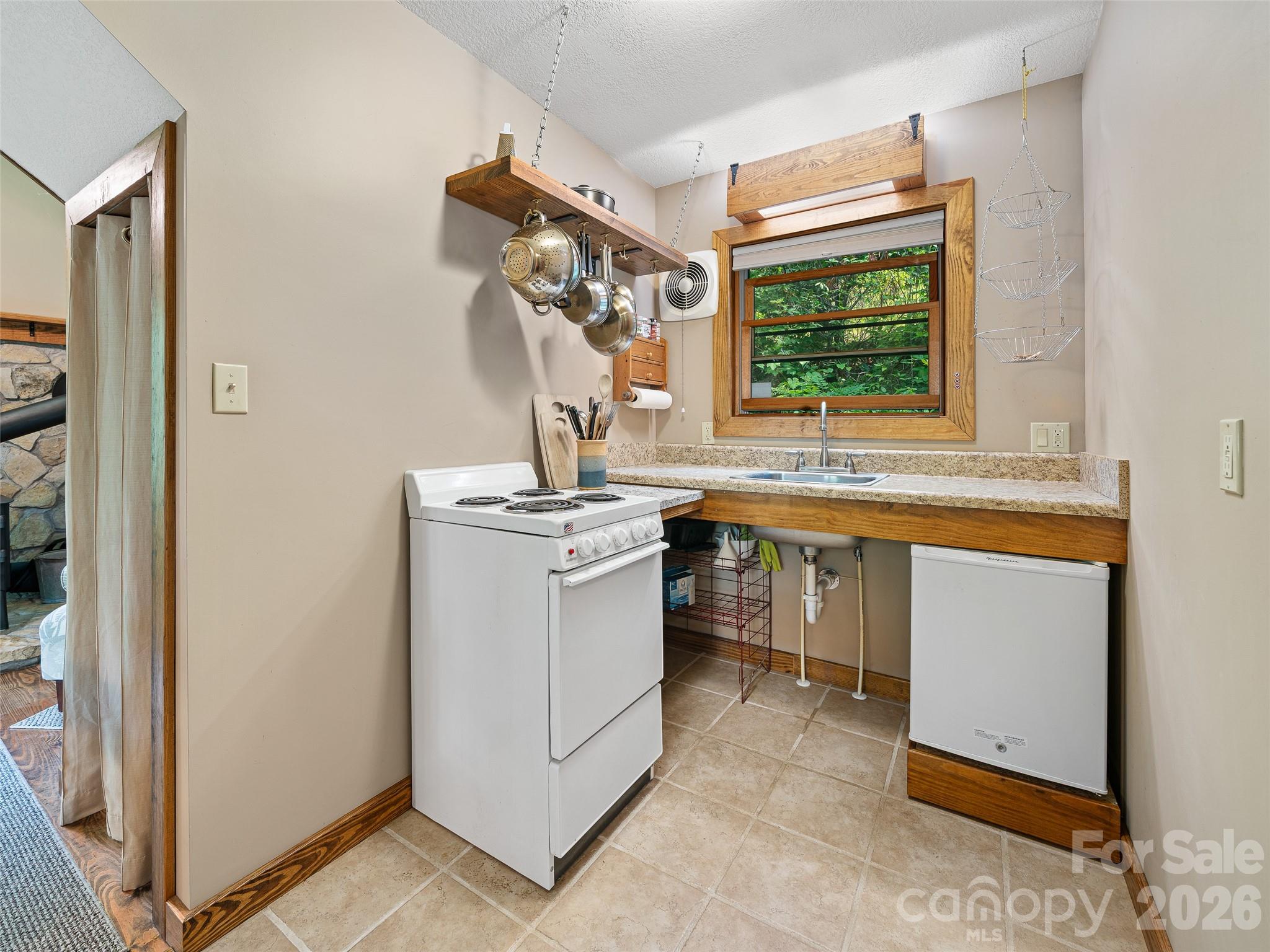 262 Little Pond Drive — Burnsville