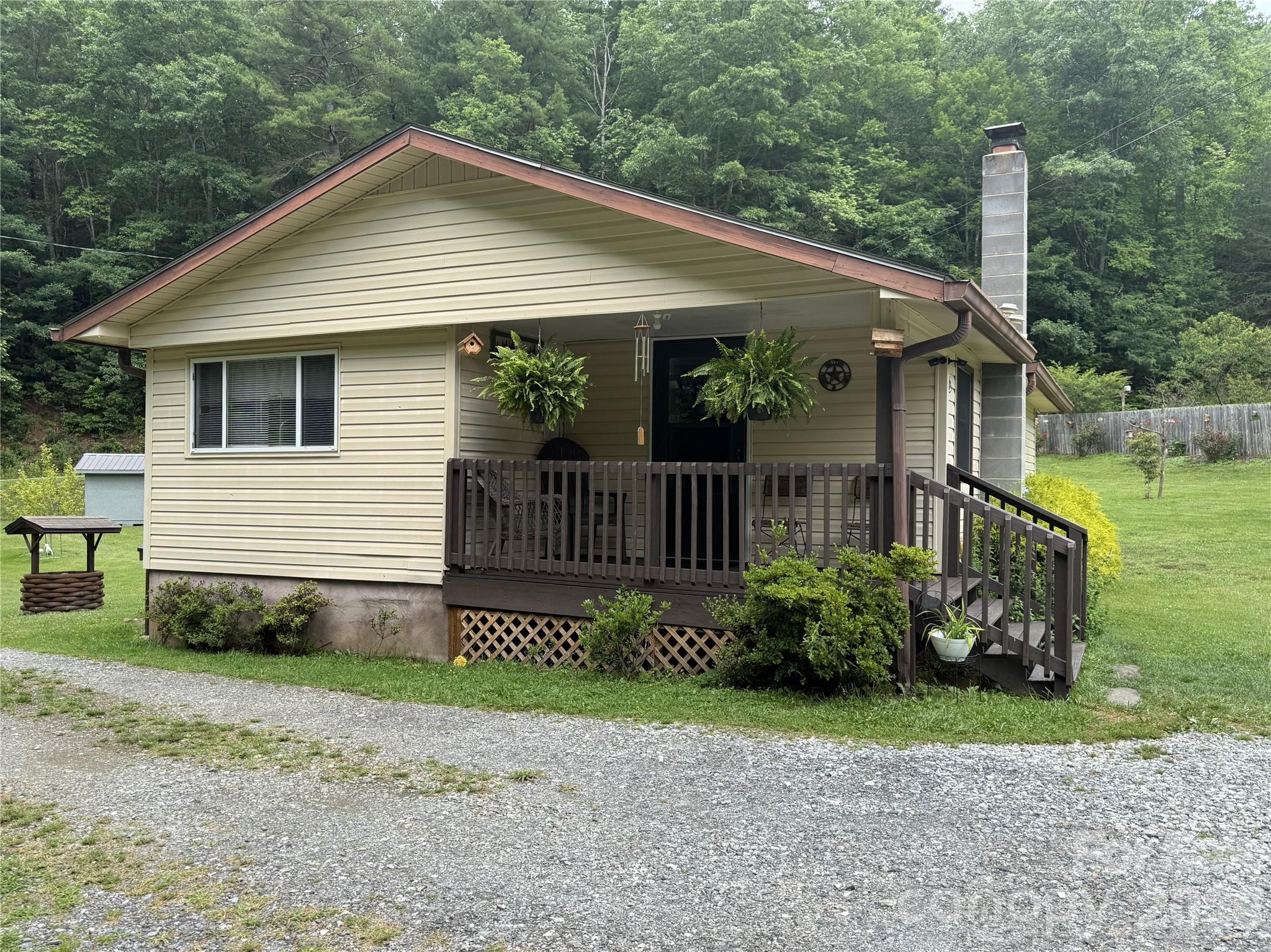 4126 & 4128 Pumpkintown Road — Sylva