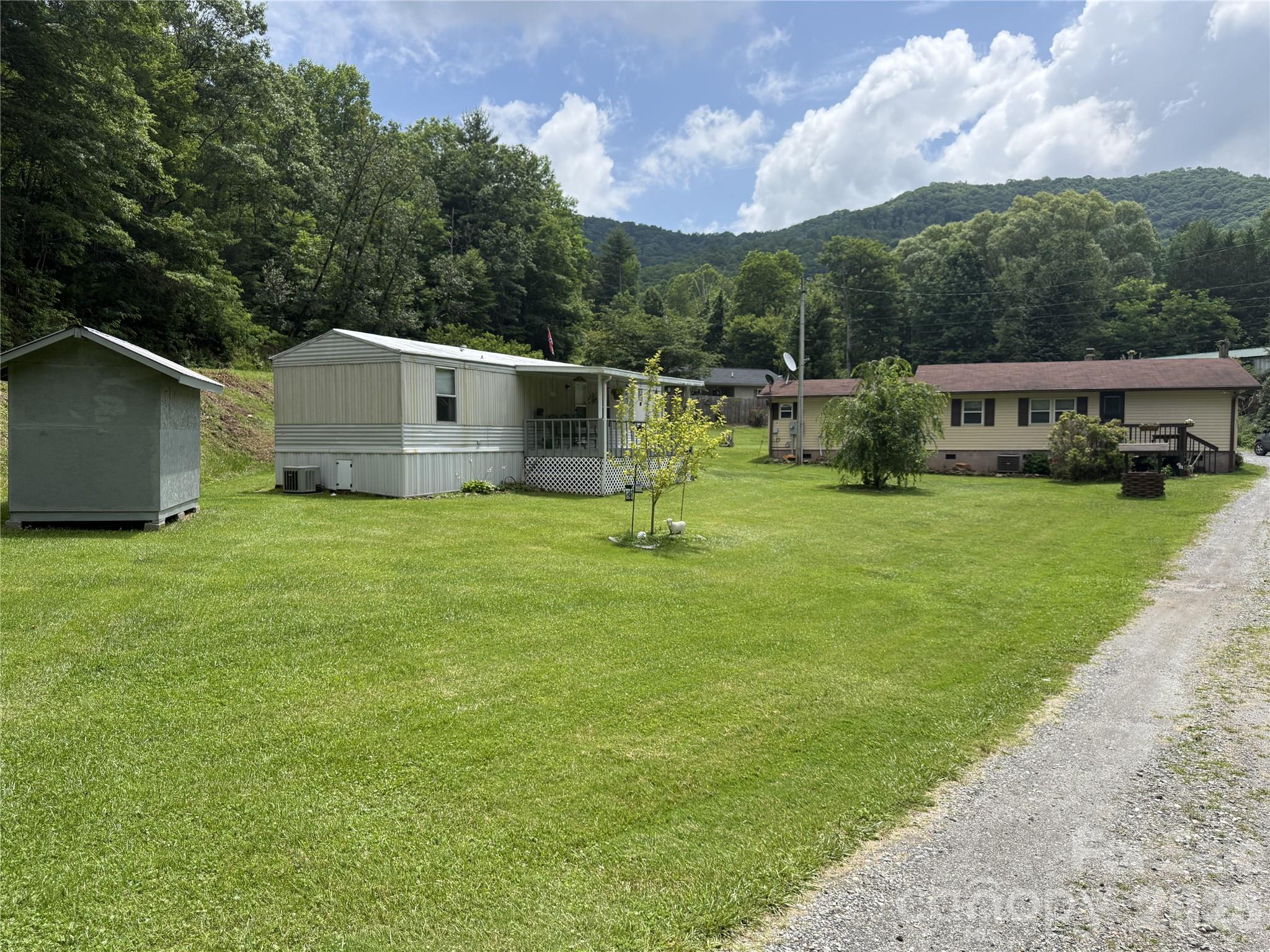 4126 & 4128 Pumpkintown Road — Sylva