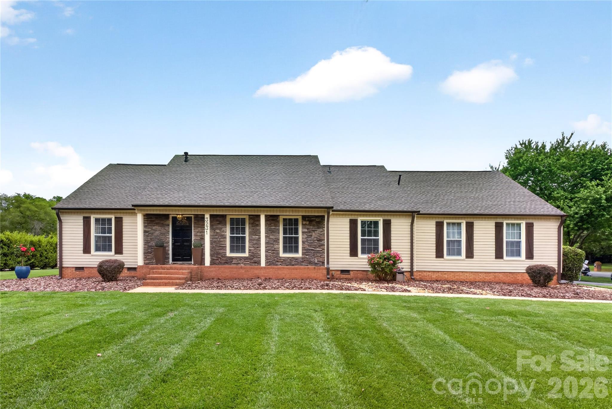 3231 Windrow Lane — Matthews