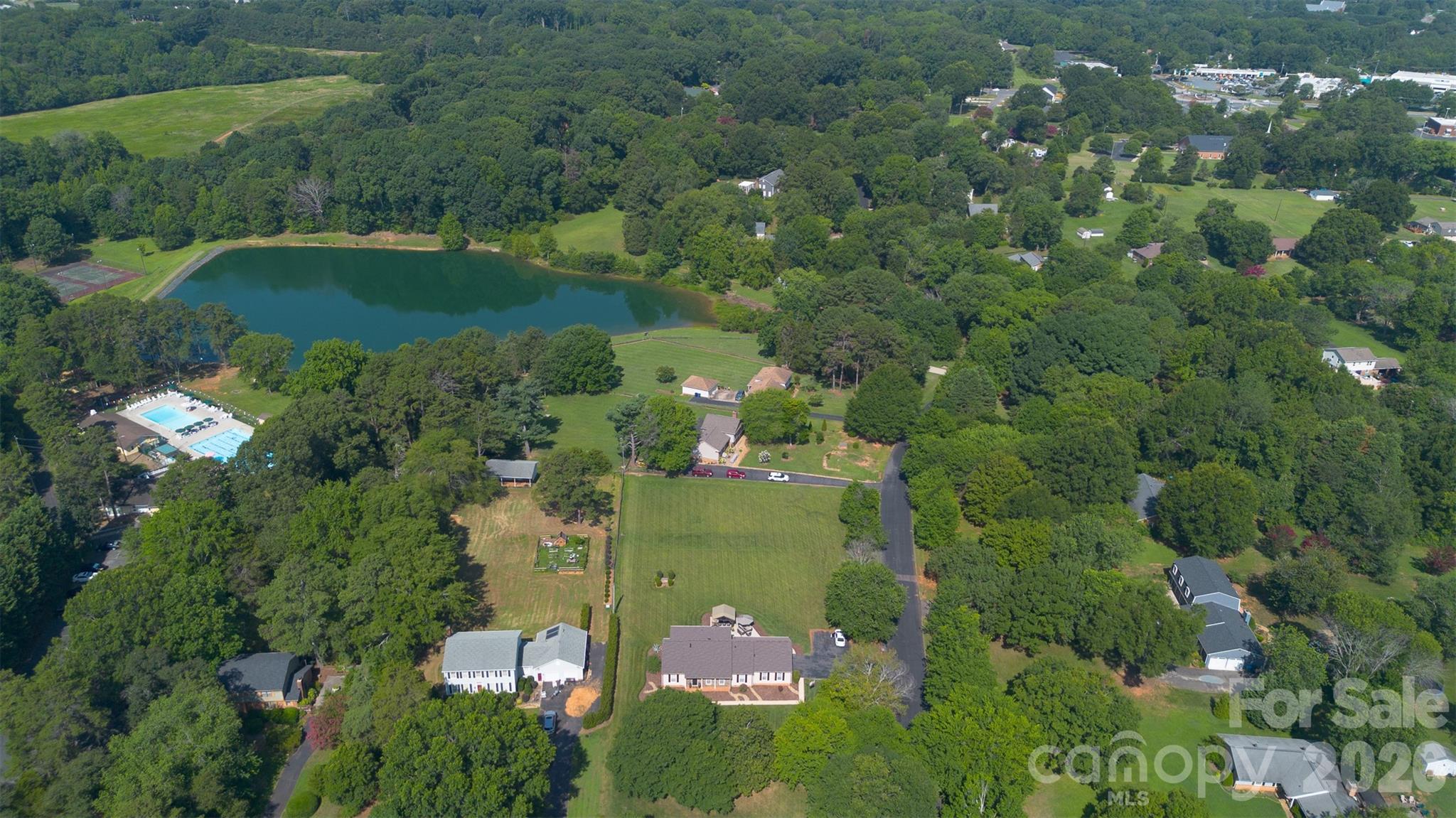 3231 Windrow Lane — Matthews