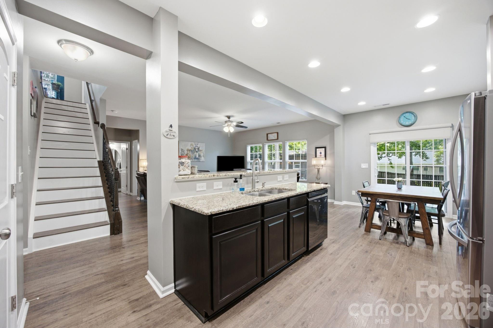 12325 Canal Drive — Huntersville