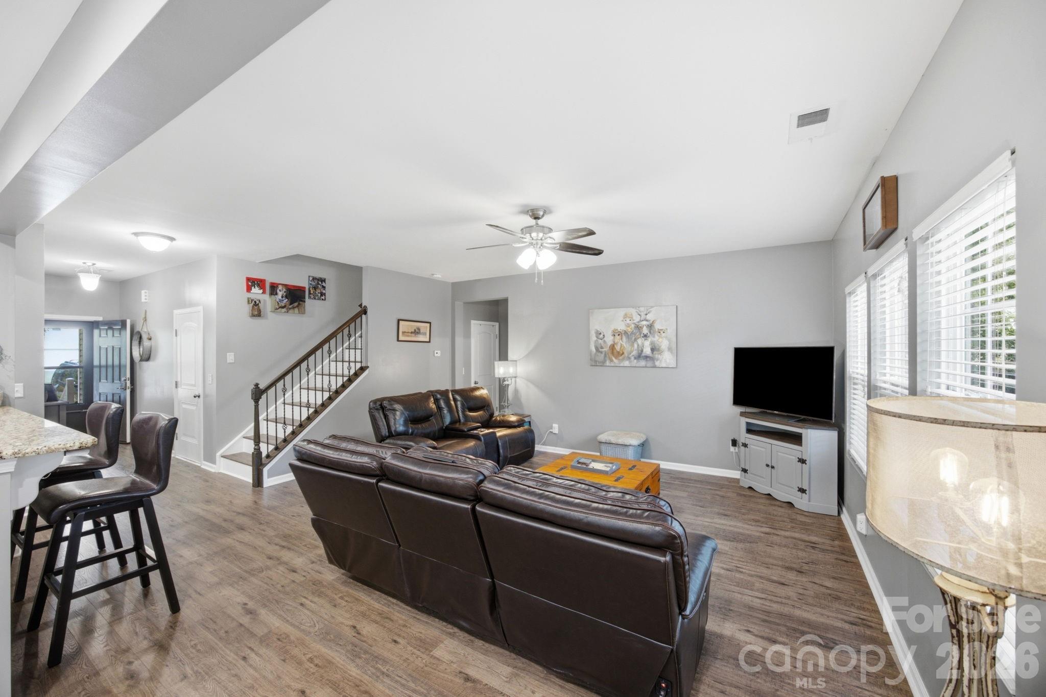 12325 Canal Drive — Huntersville