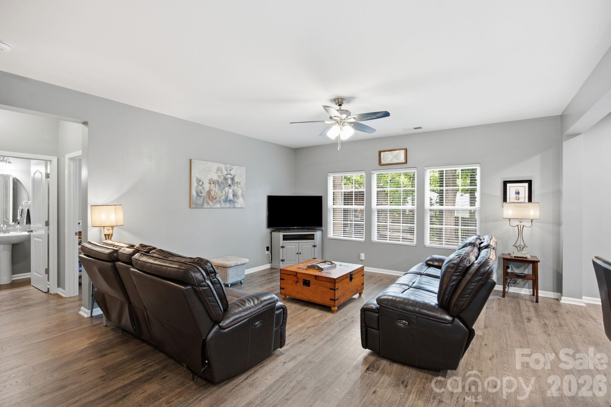12325 Canal Drive — Huntersville