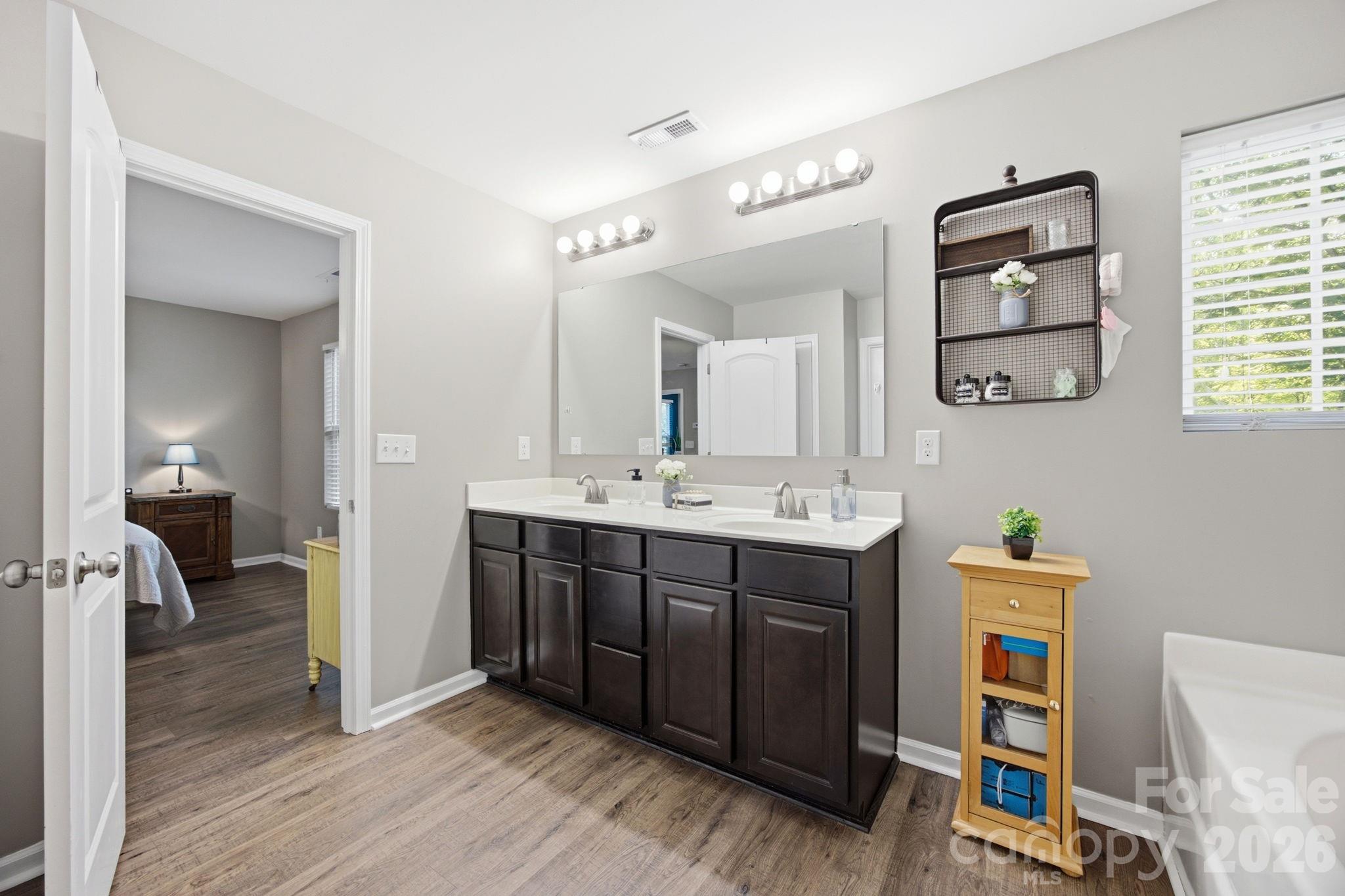 12325 Canal Drive — Huntersville