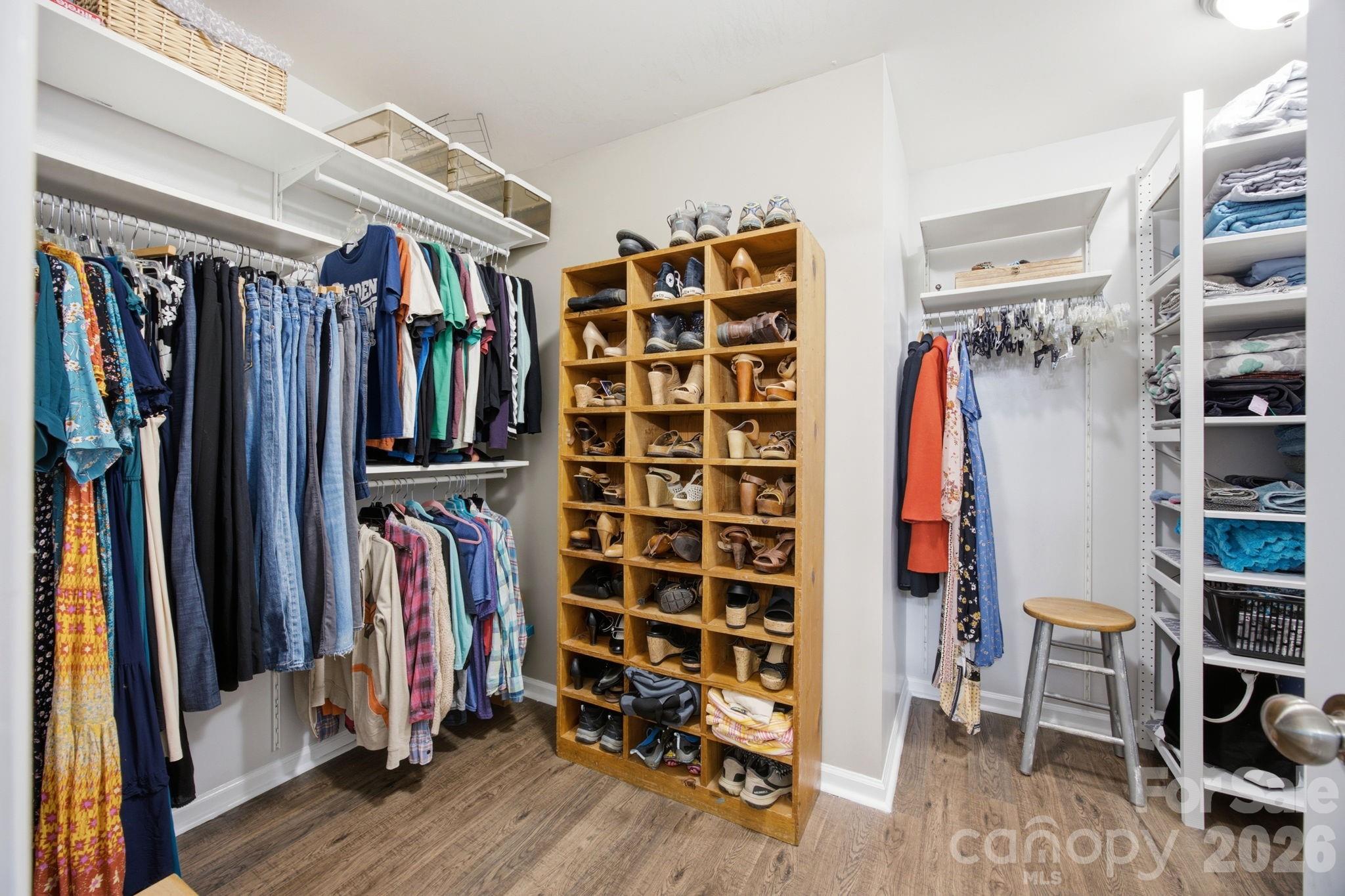 12325 Canal Drive — Huntersville