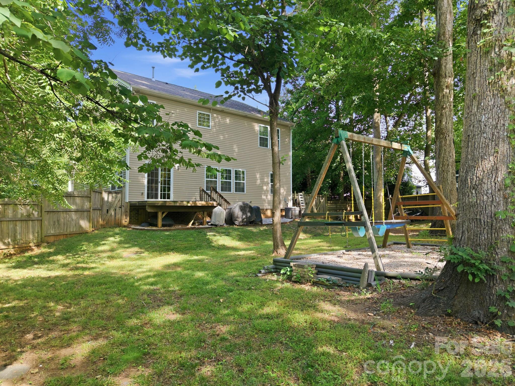 12325 Canal Drive — Huntersville