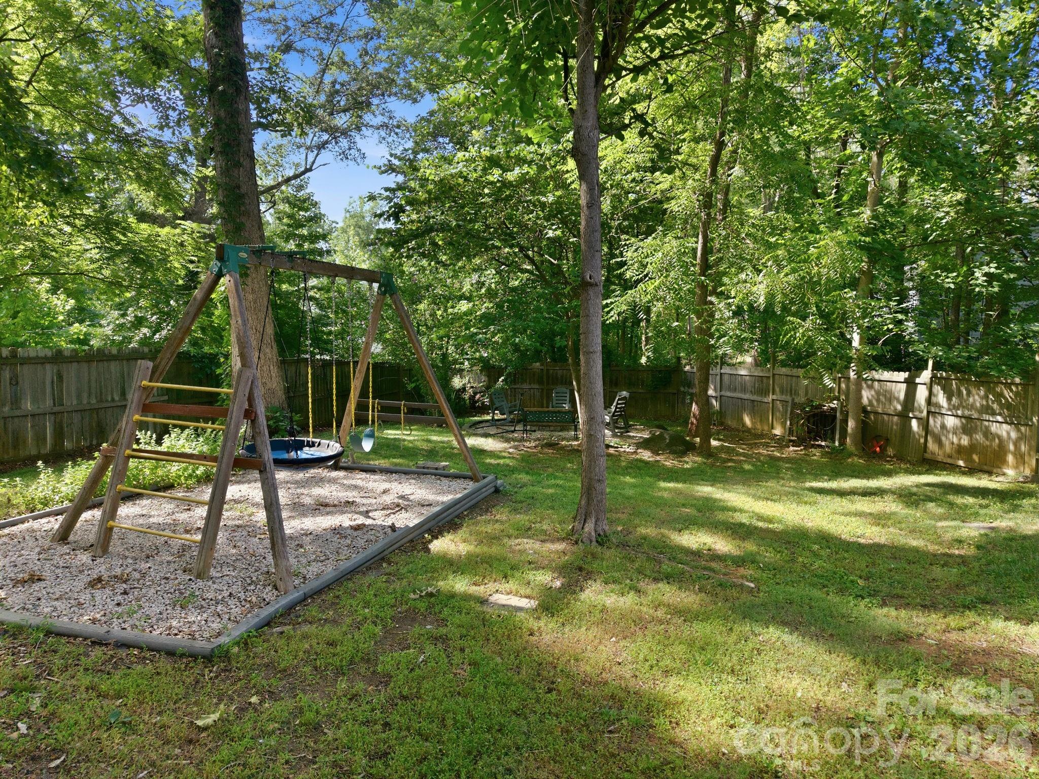 12325 Canal Drive — Huntersville