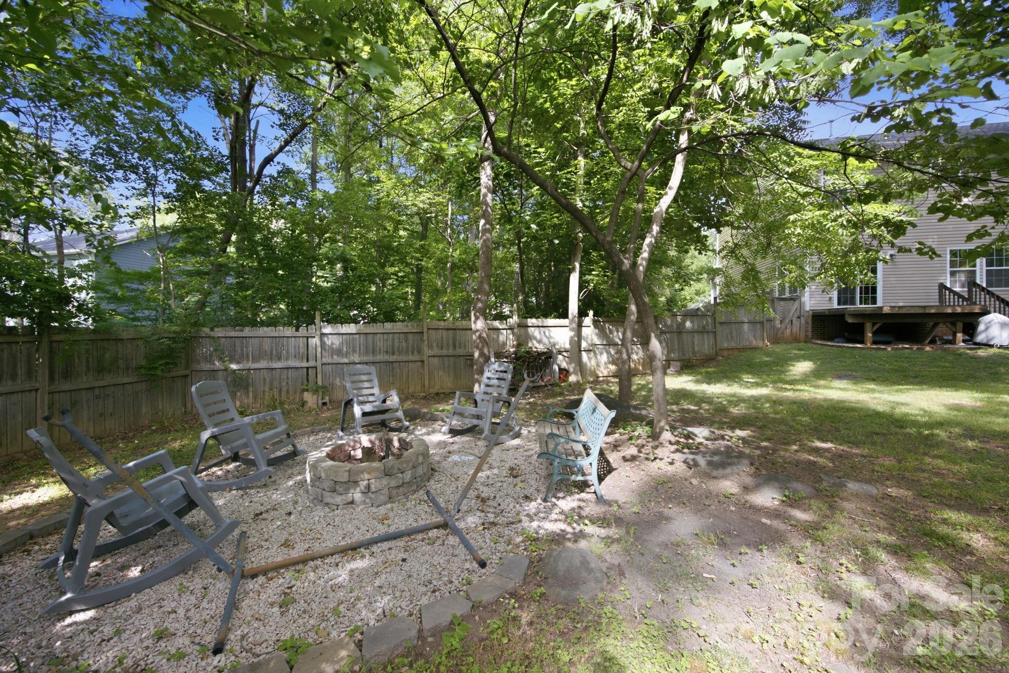 12325 Canal Drive — Huntersville