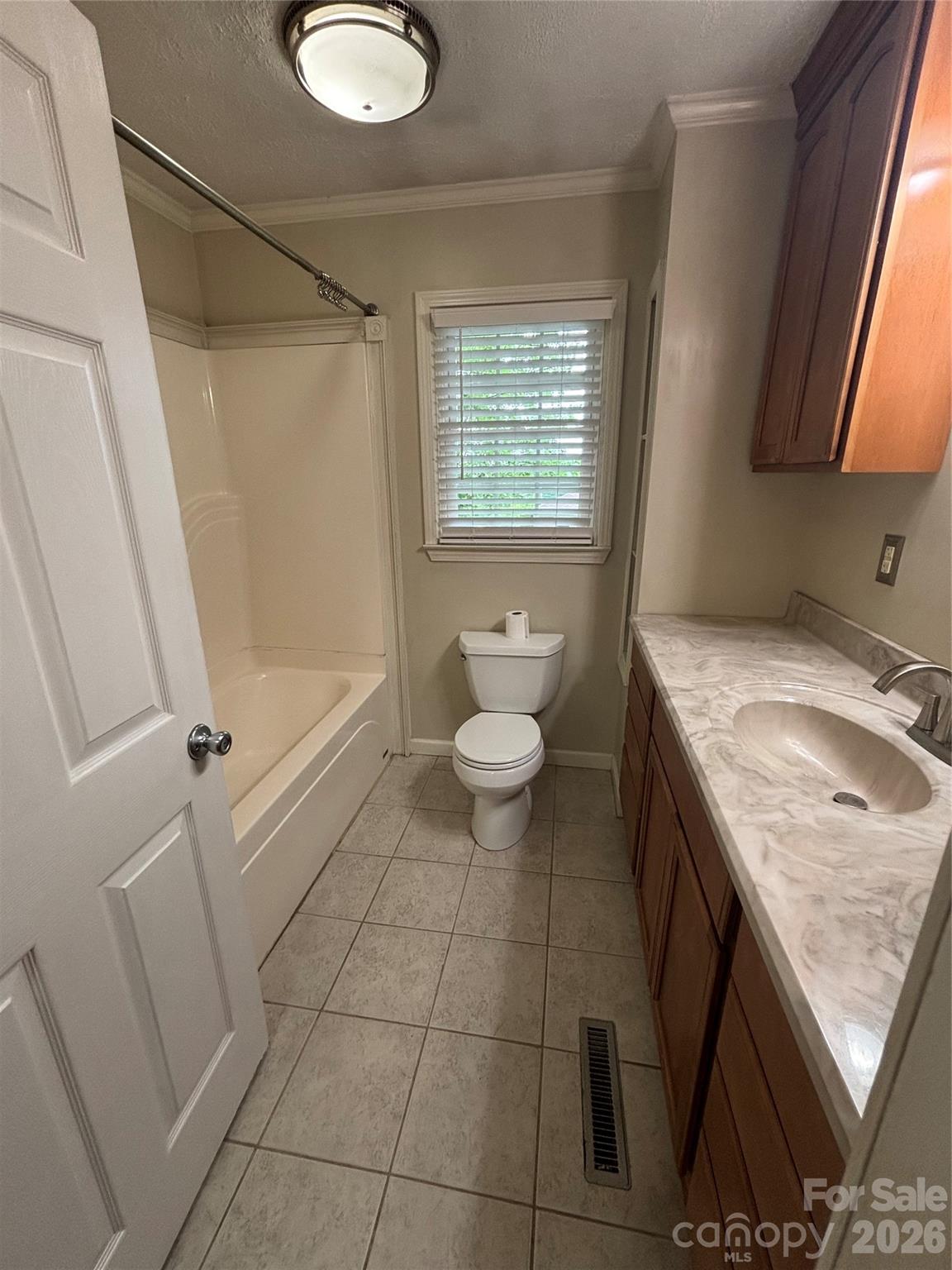 327 Arrowood Street SE — Lenoir