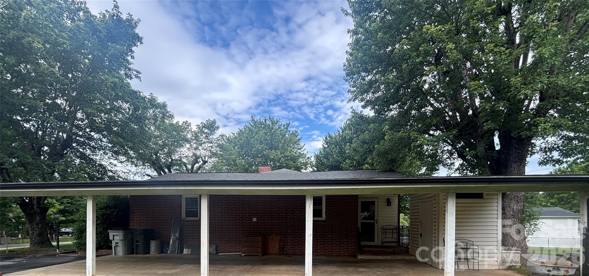 327 Arrowood Street SE — Lenoir