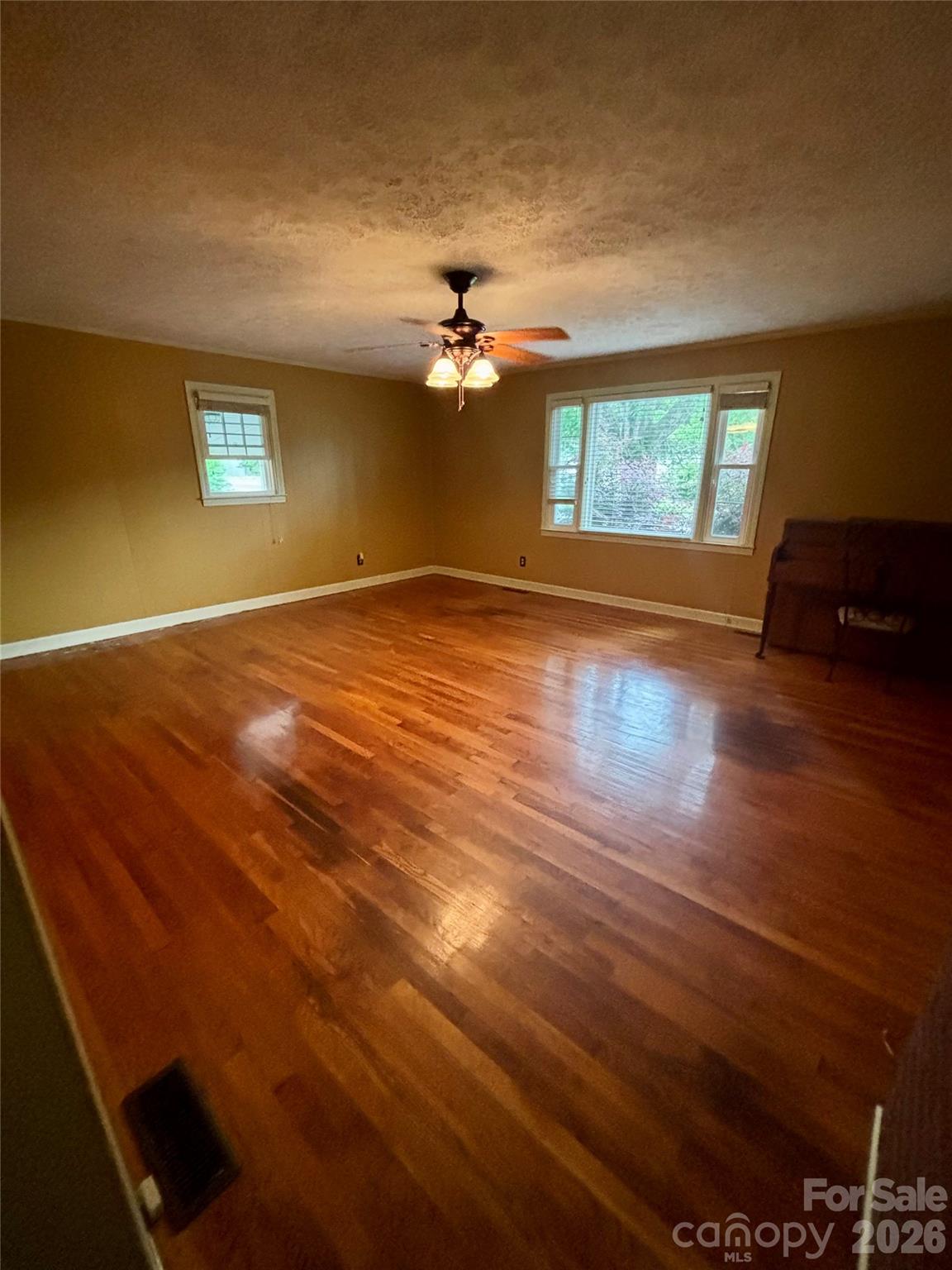 327 Arrowood Street SE — Lenoir