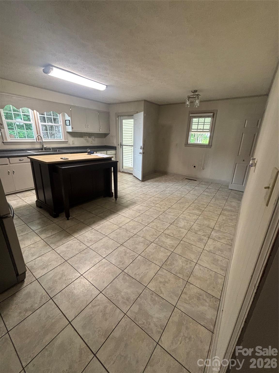 327 Arrowood Street SE — Lenoir