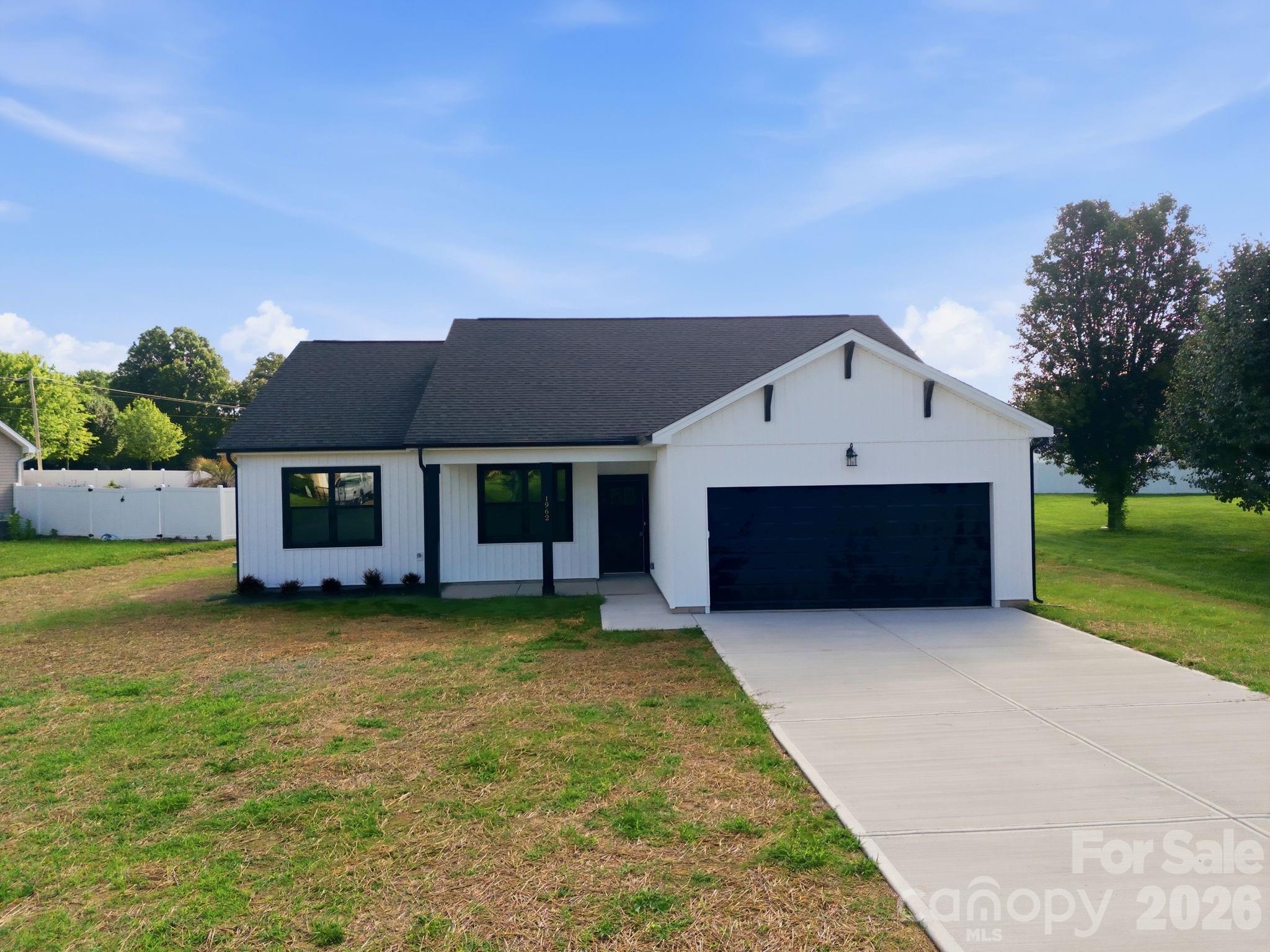 1962 Redwood Drive — Oakboro