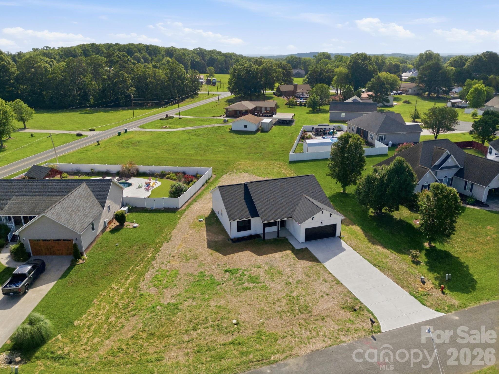 1962 Redwood Drive — Oakboro