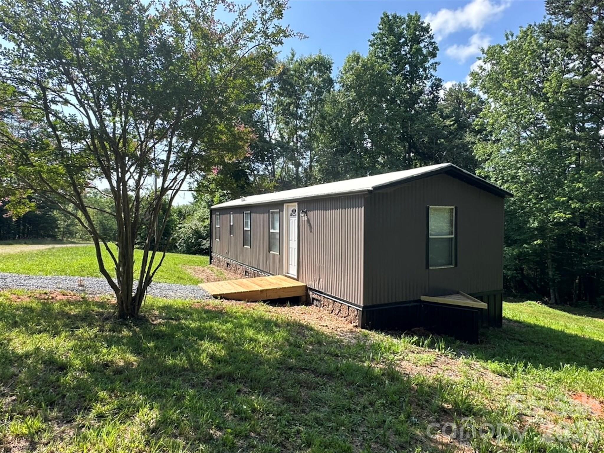 285 Cold Springs Road — Mill Spring