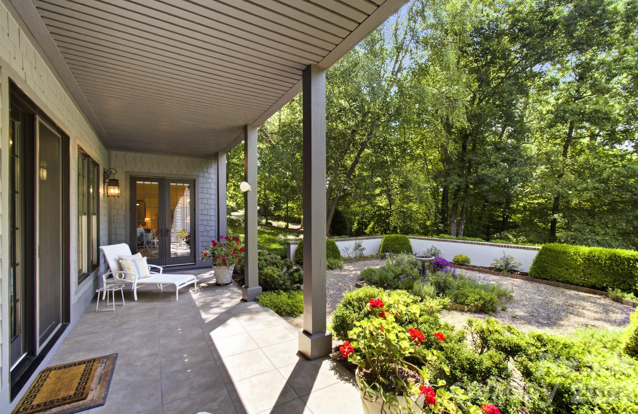 1333 Solomon Circle — Hendersonville