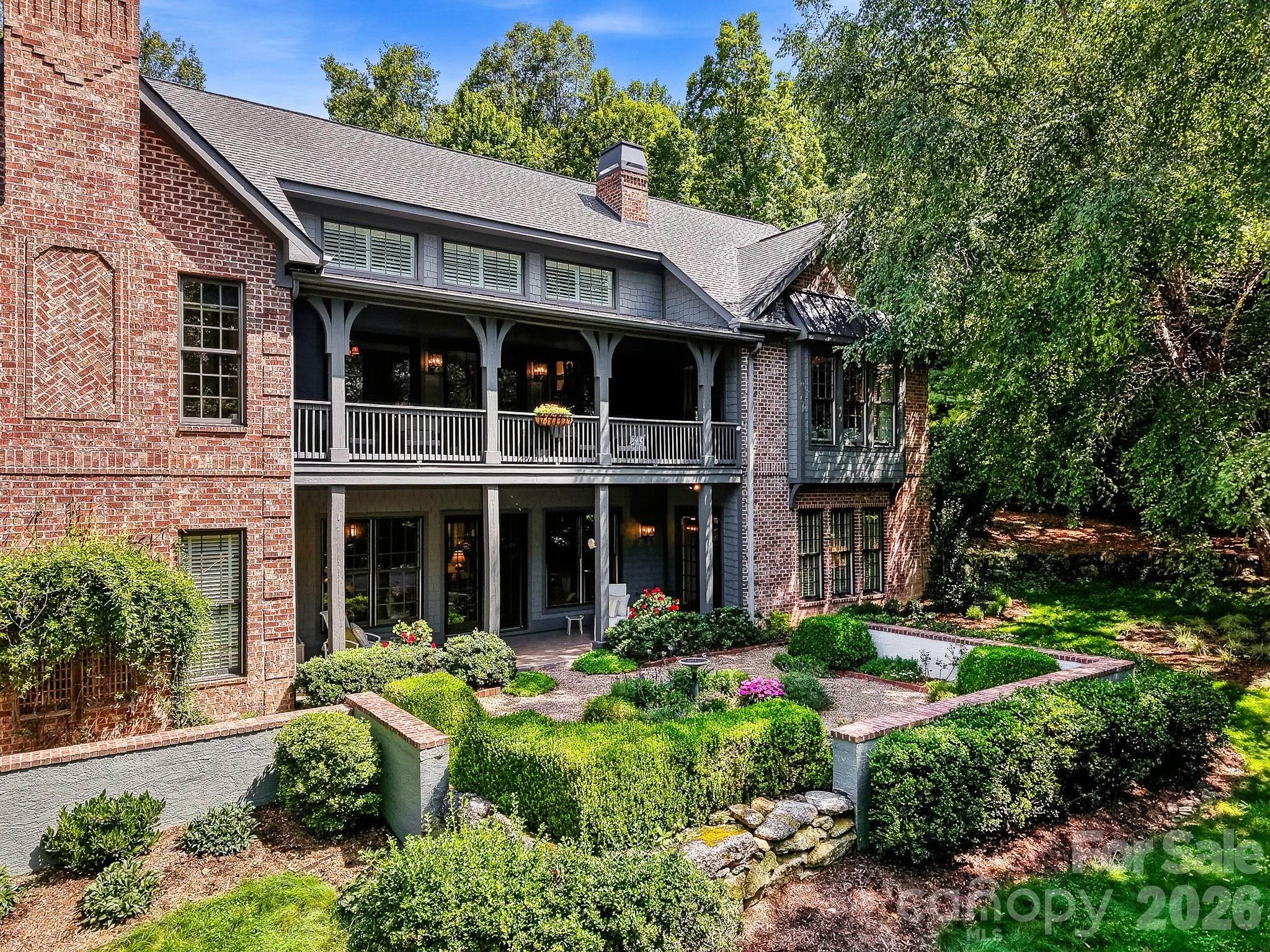 1333 Solomon Circle — Hendersonville
