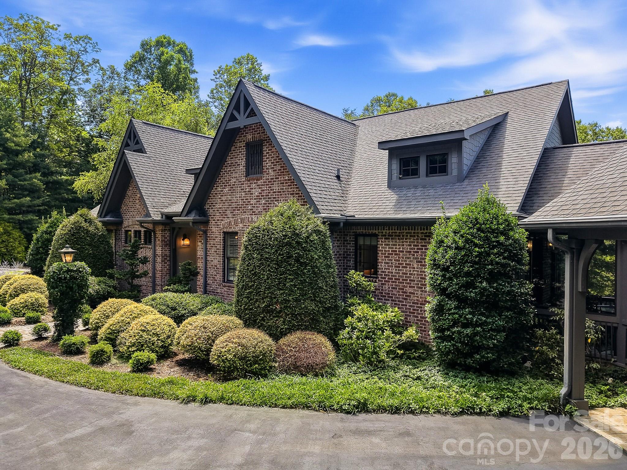 1333 Solomon Circle — Hendersonville