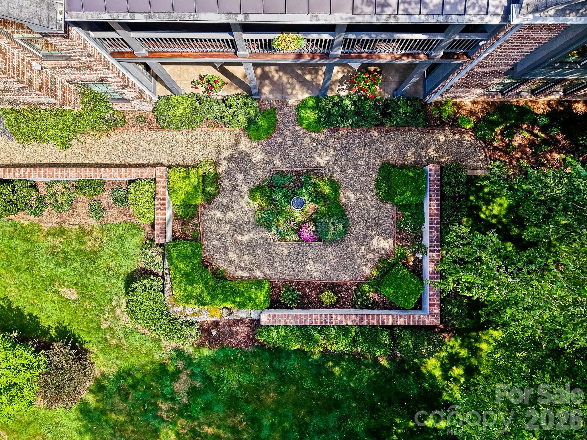 1333 Solomon Circle — Hendersonville