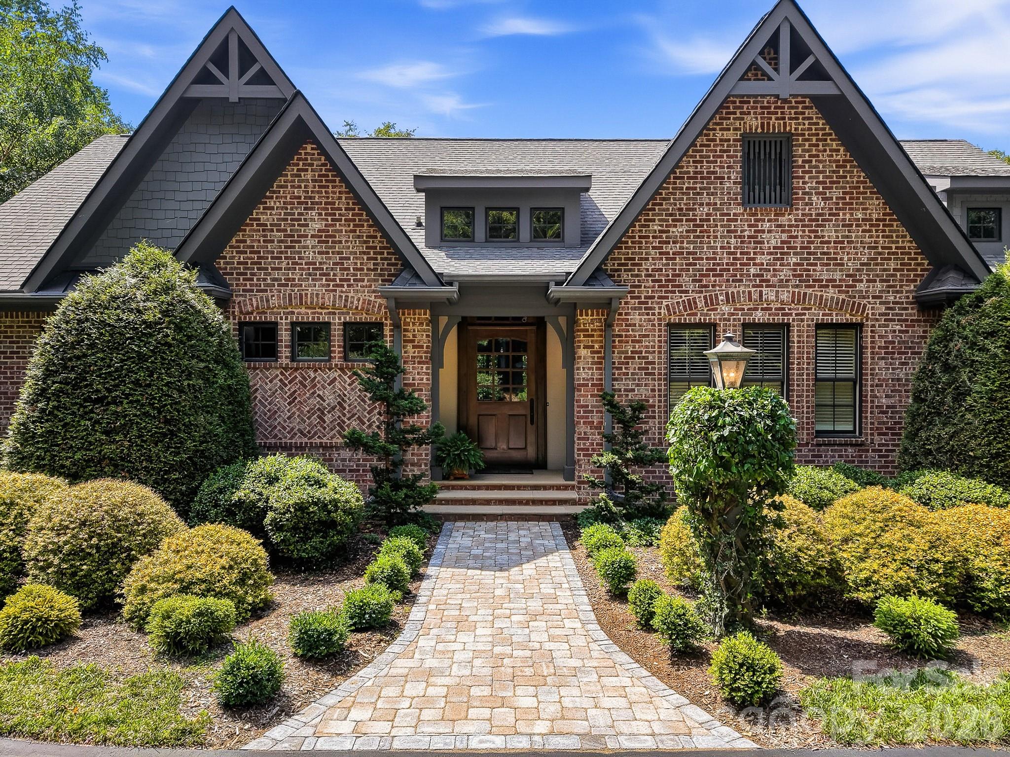 1333 Solomon Circle — Hendersonville